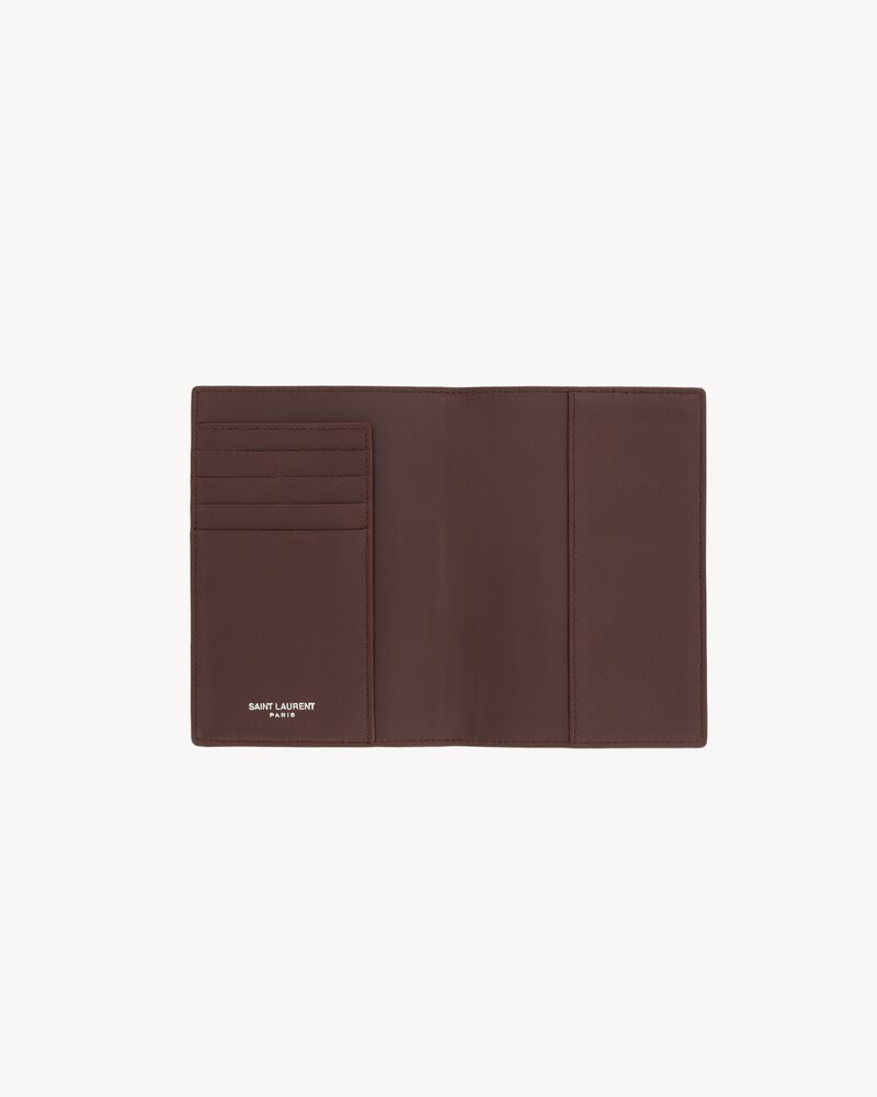 TINY CASSANDRE passport case in eel