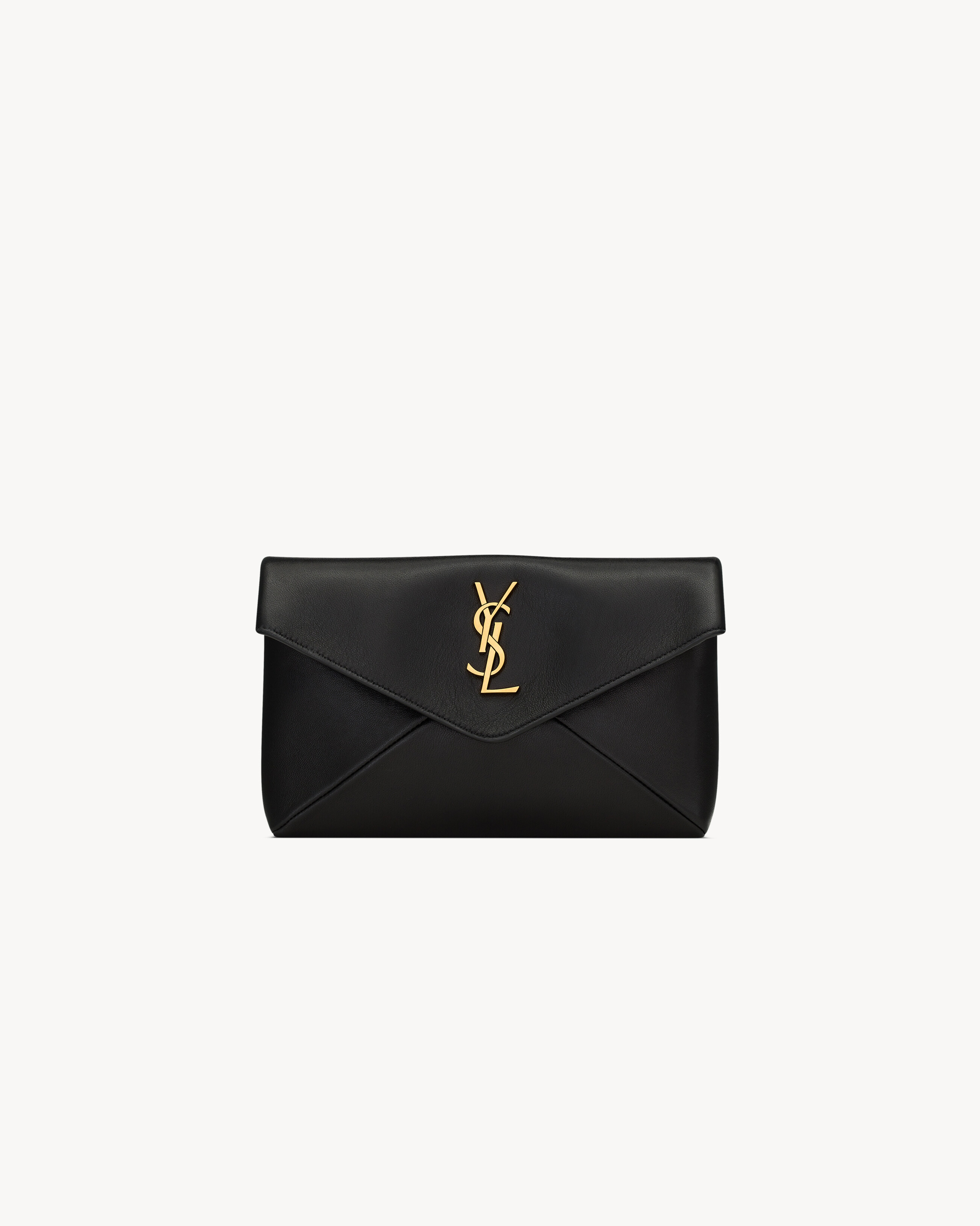 Bolsa pouch formato envelope pequena CASSANDRE em couro de cordeiro