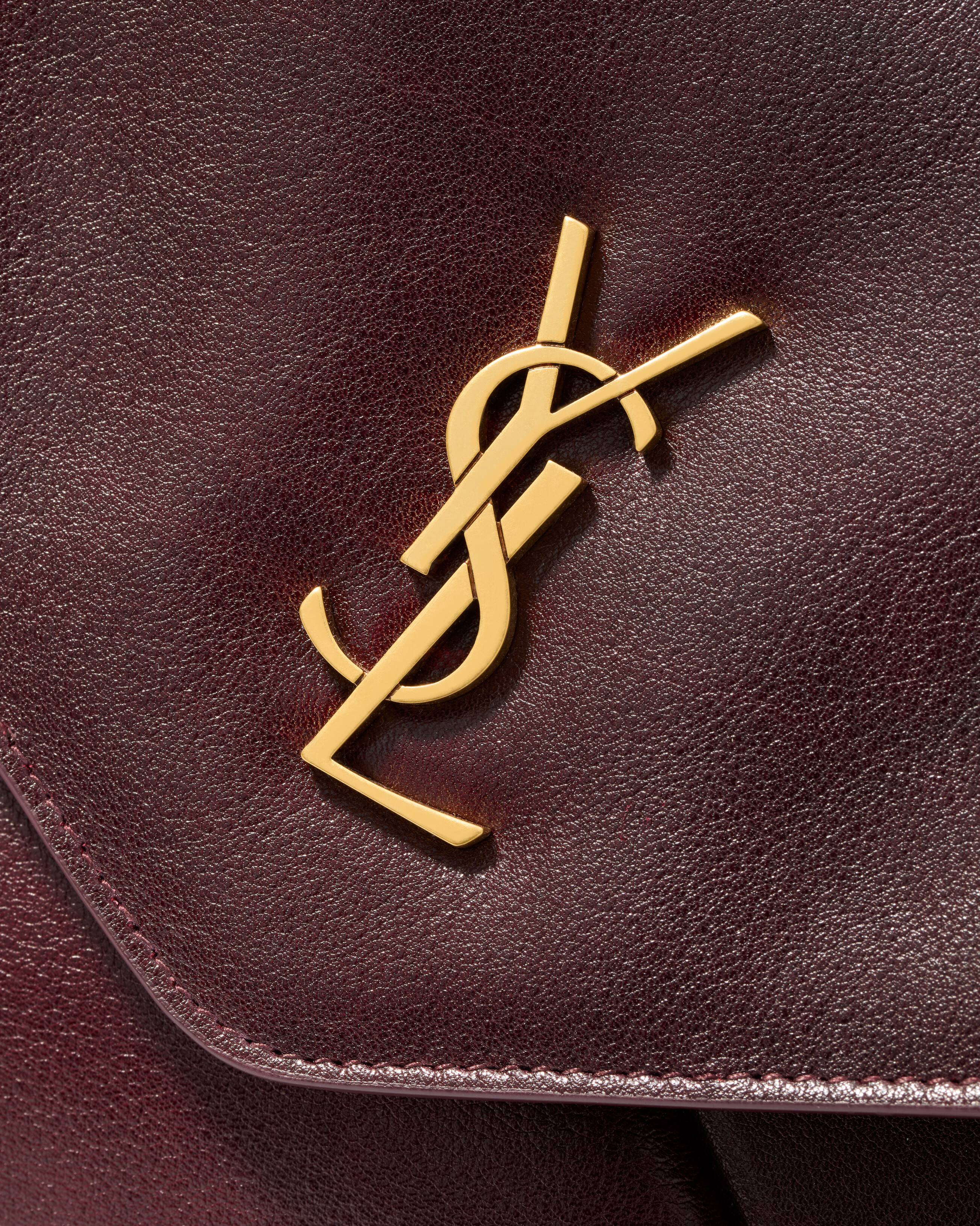 CASSANDRE large pouch on chain in smooth leather