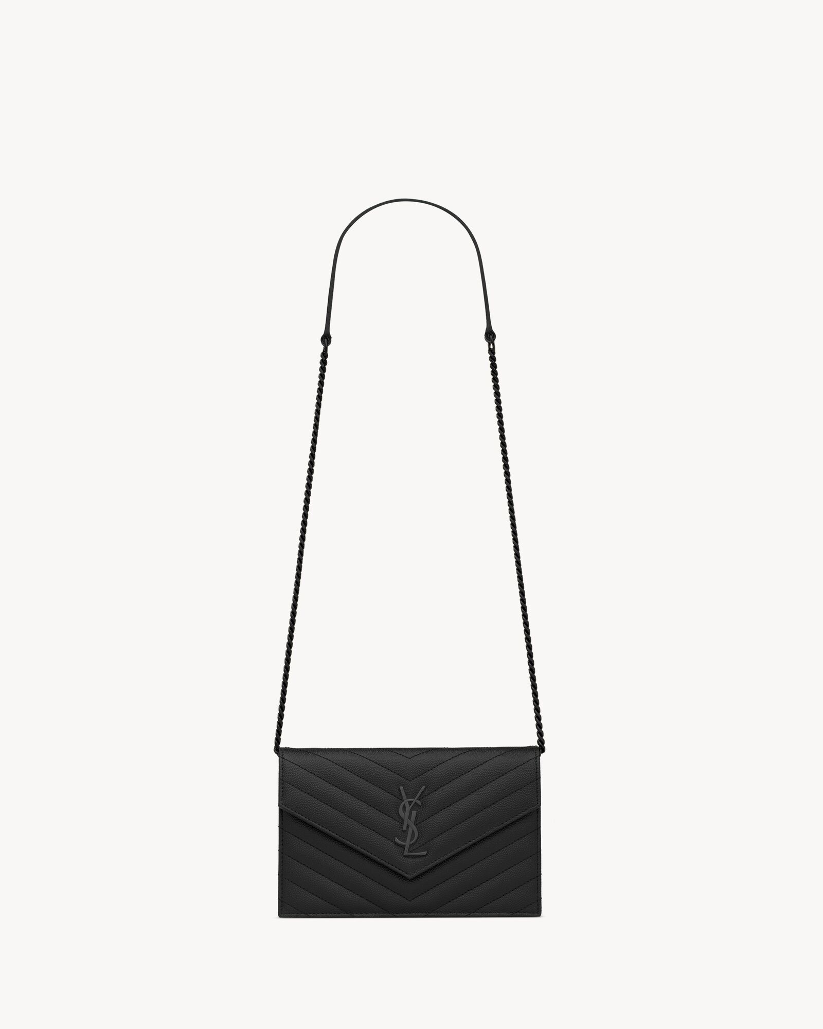 CASSANDRE ENVELOPE CHAIN WALLET IN GRAIN DE POUDRE LEATHER — 857605BOW081000