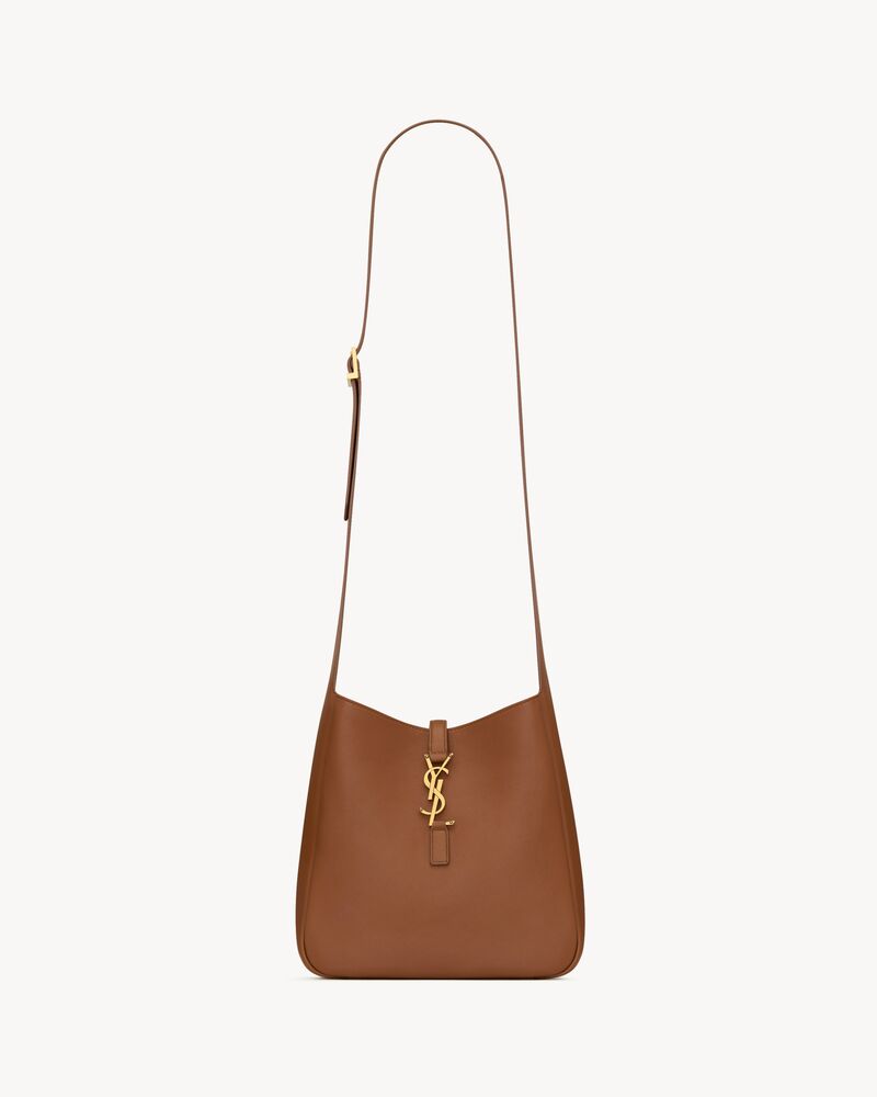LE 5 À 7 supple crossbody in grained leather