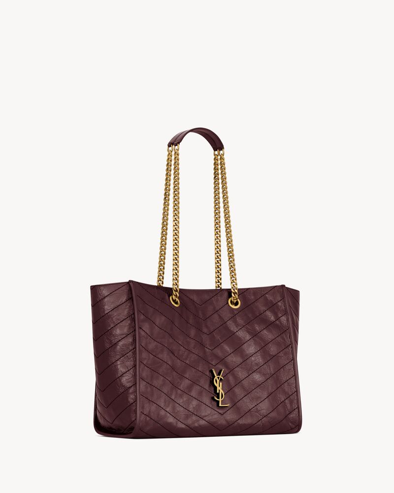 NIKI shopping in vintage leather