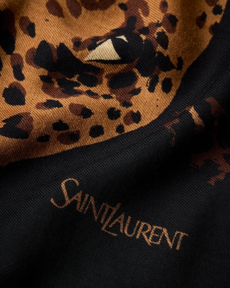 Stola in twill di lana con motivo leopardo
