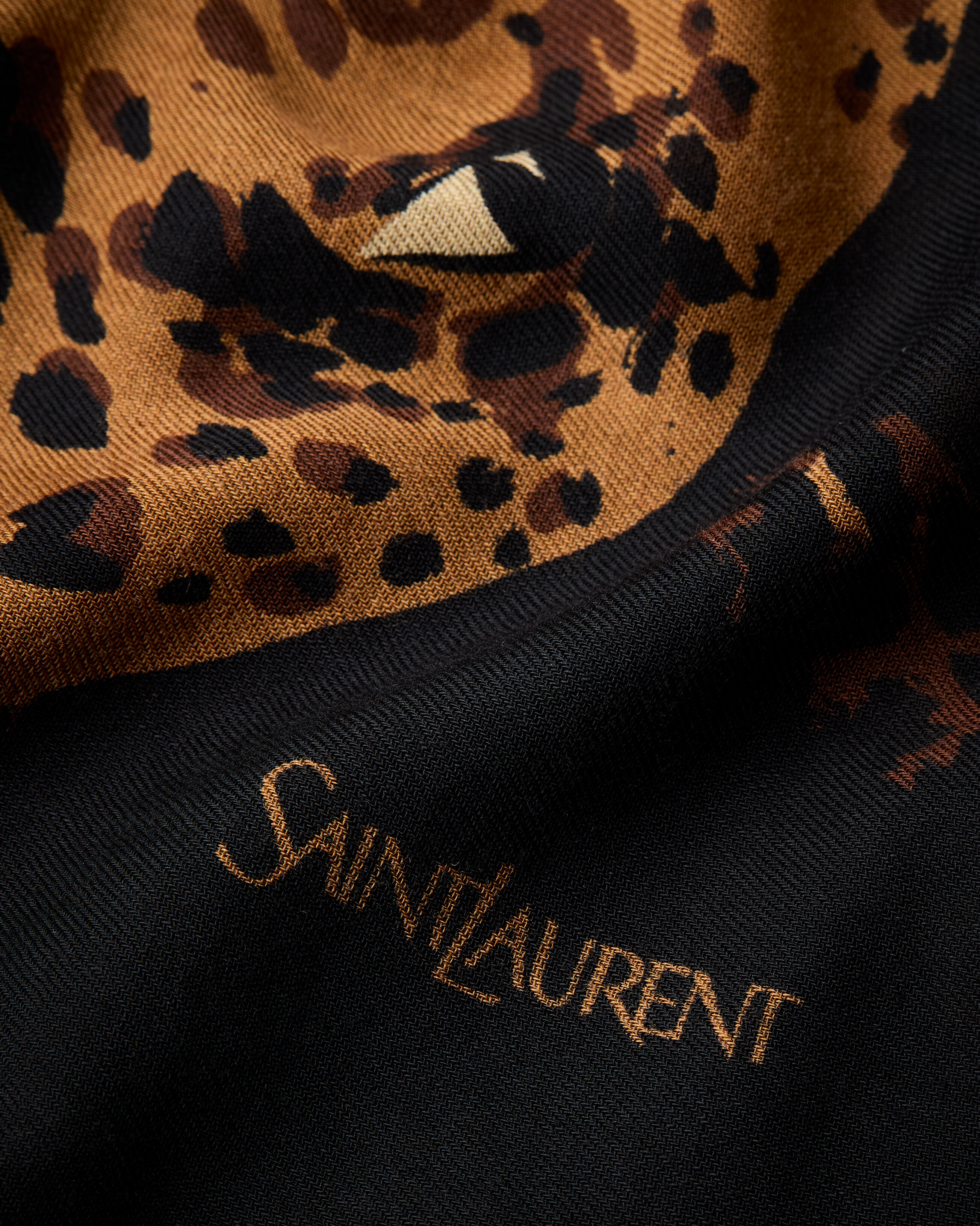 Stola in twill di lana con motivo leopardo