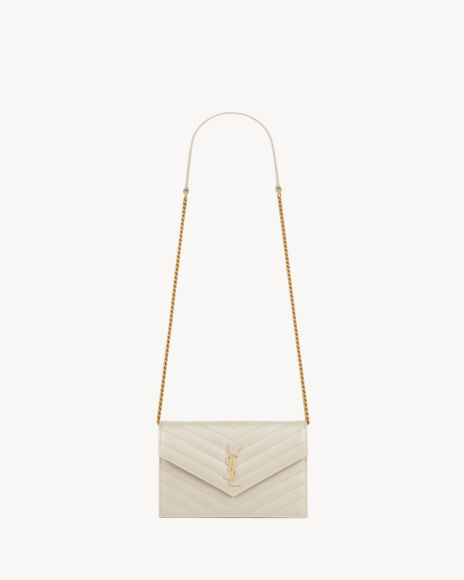 CASSANDRE ENVELOPE CHAIN WALLET IN GRAIN DE POUDRE LEATHER — 857605BOW019207