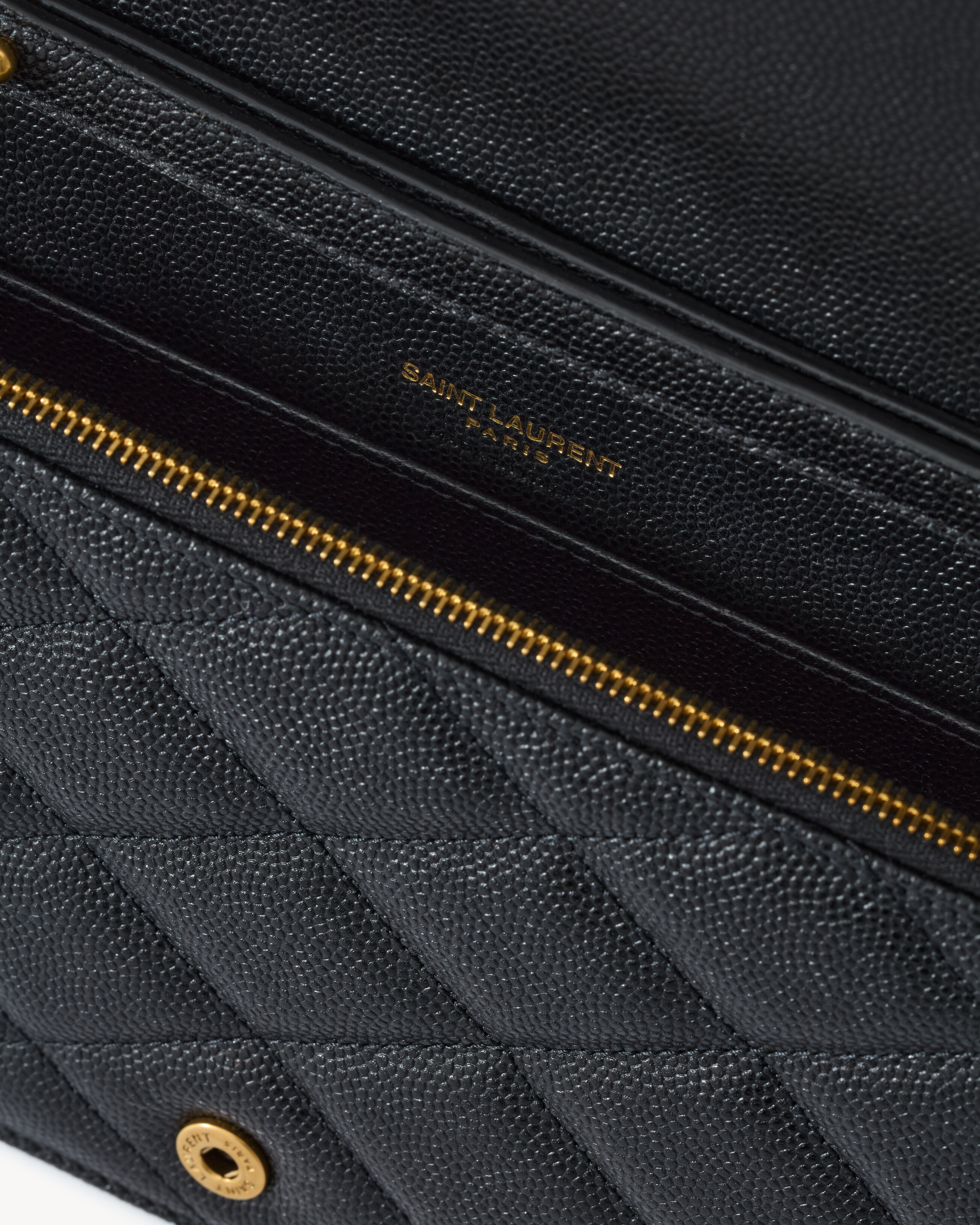 PARIS chain wallet in GRAIN DE POUDRE leather