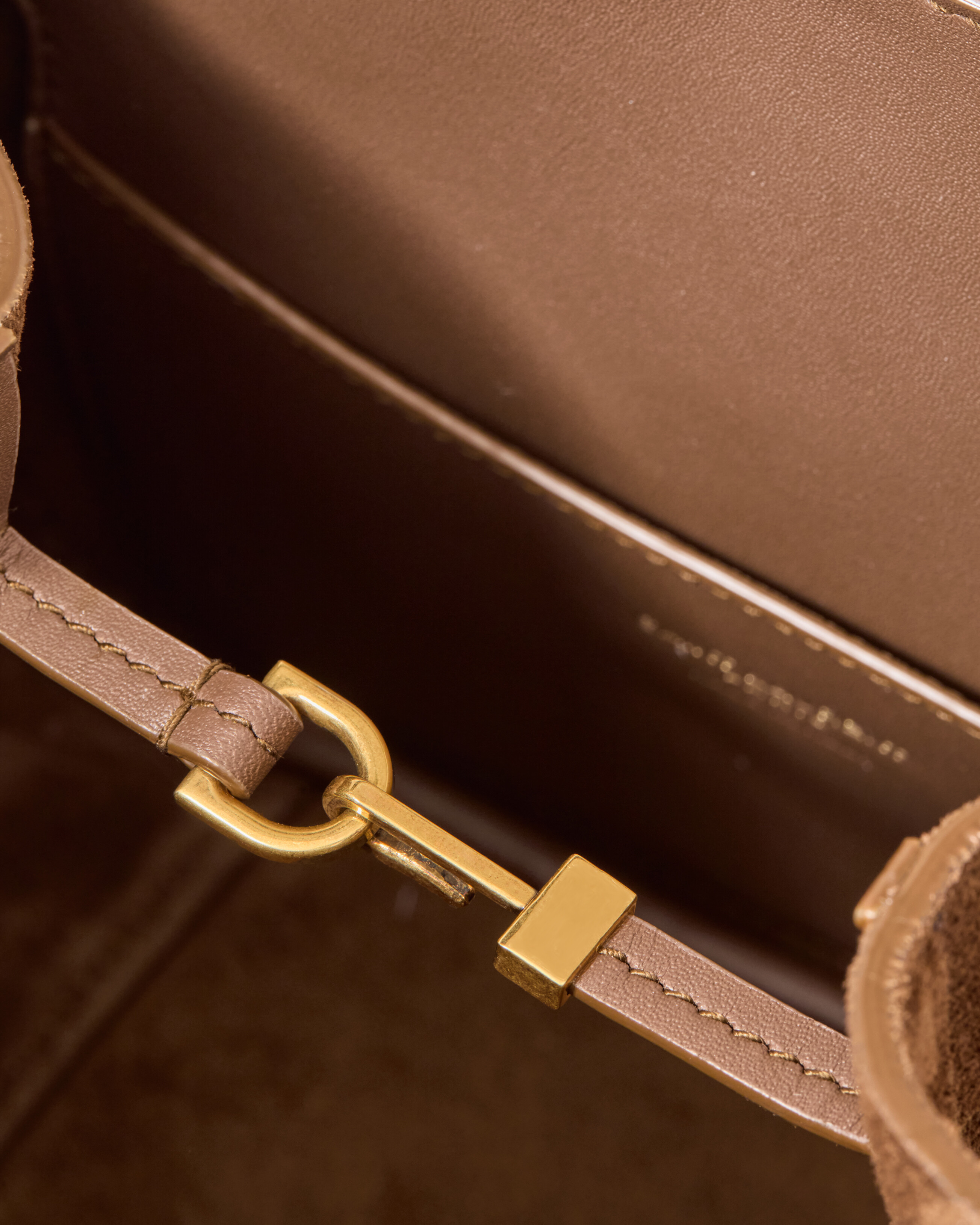 LE 5 À 7 BABY BEA in suede