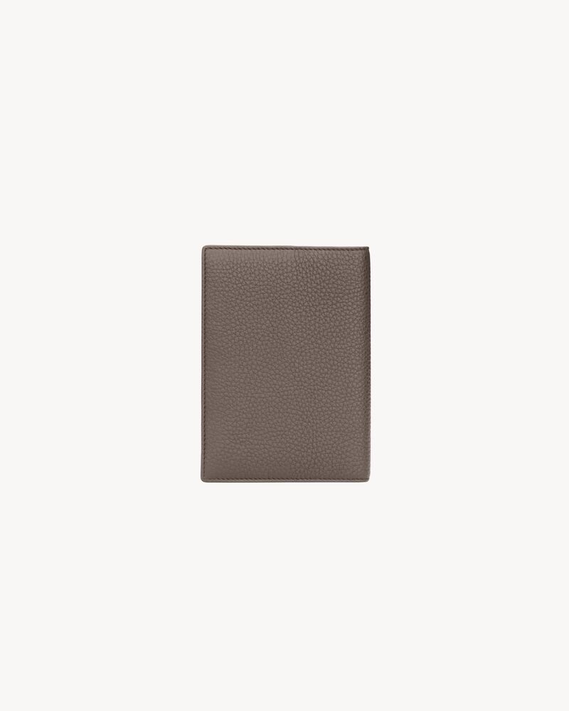 TINY CASSANDRE passport case in grained leather