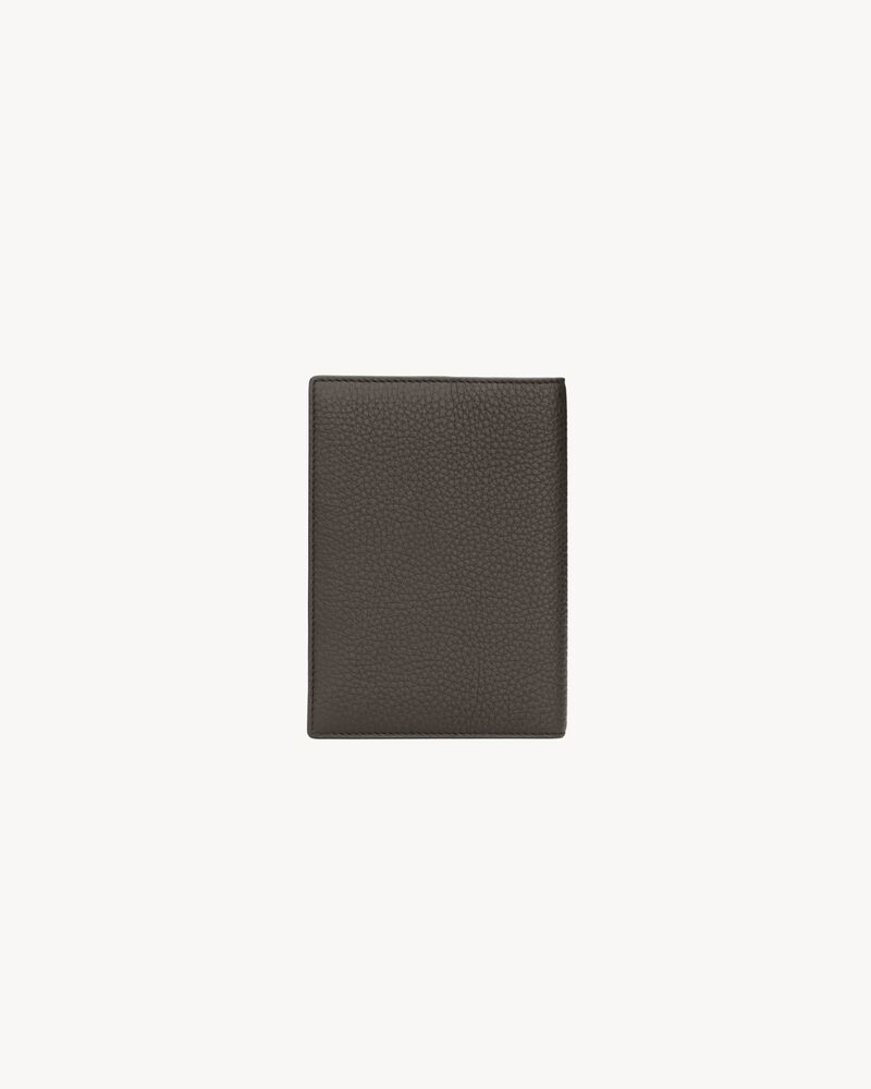 TINY CASSANDRE passport case in grained leather