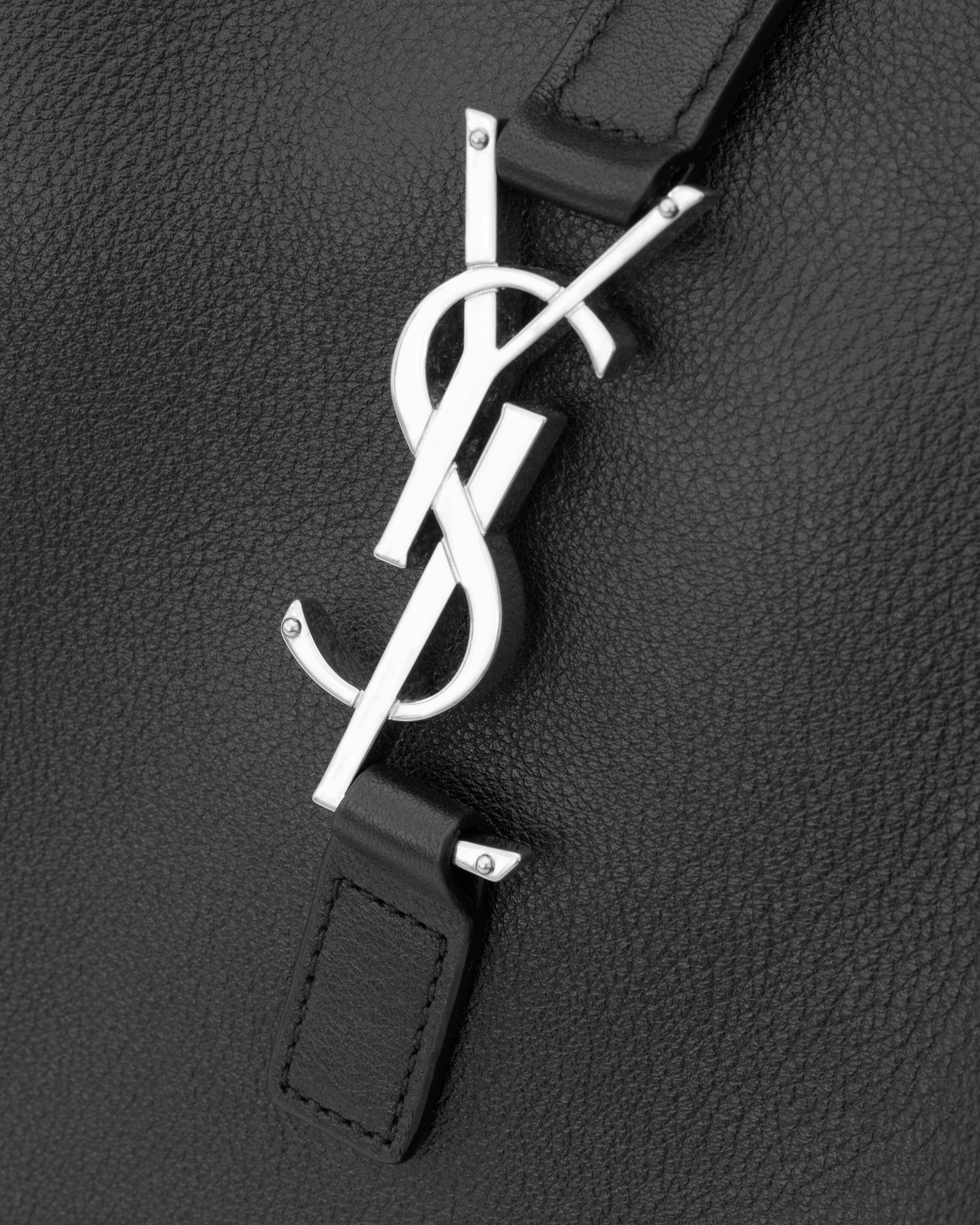 LE 5 À 7 supple LARGE in grained leather