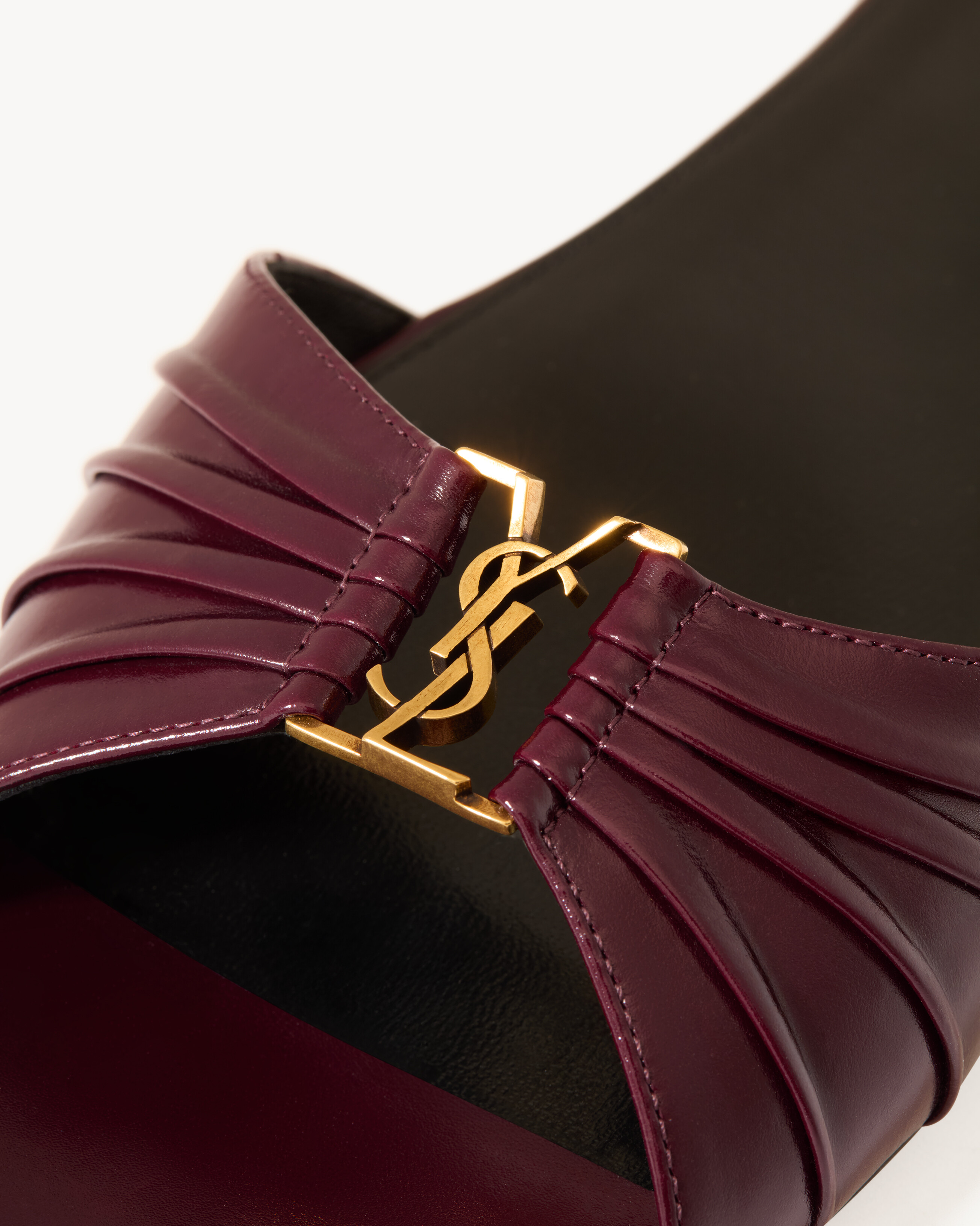 BABYLONE slides in smooth leather