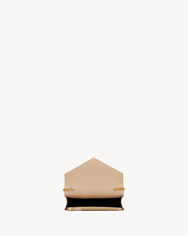 CASSANDRE ENVELOPE CHAIN WALLET IN GRAIN DE POUDRE LEATHER