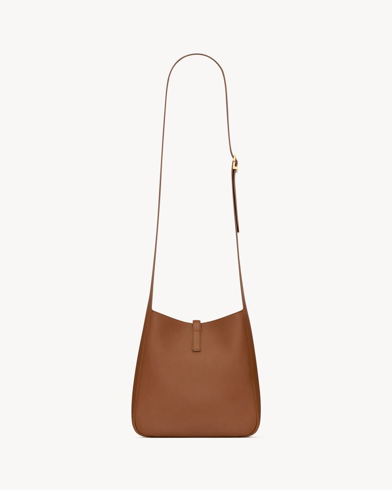 LE 5 À 7 supple crossbody in grained leather