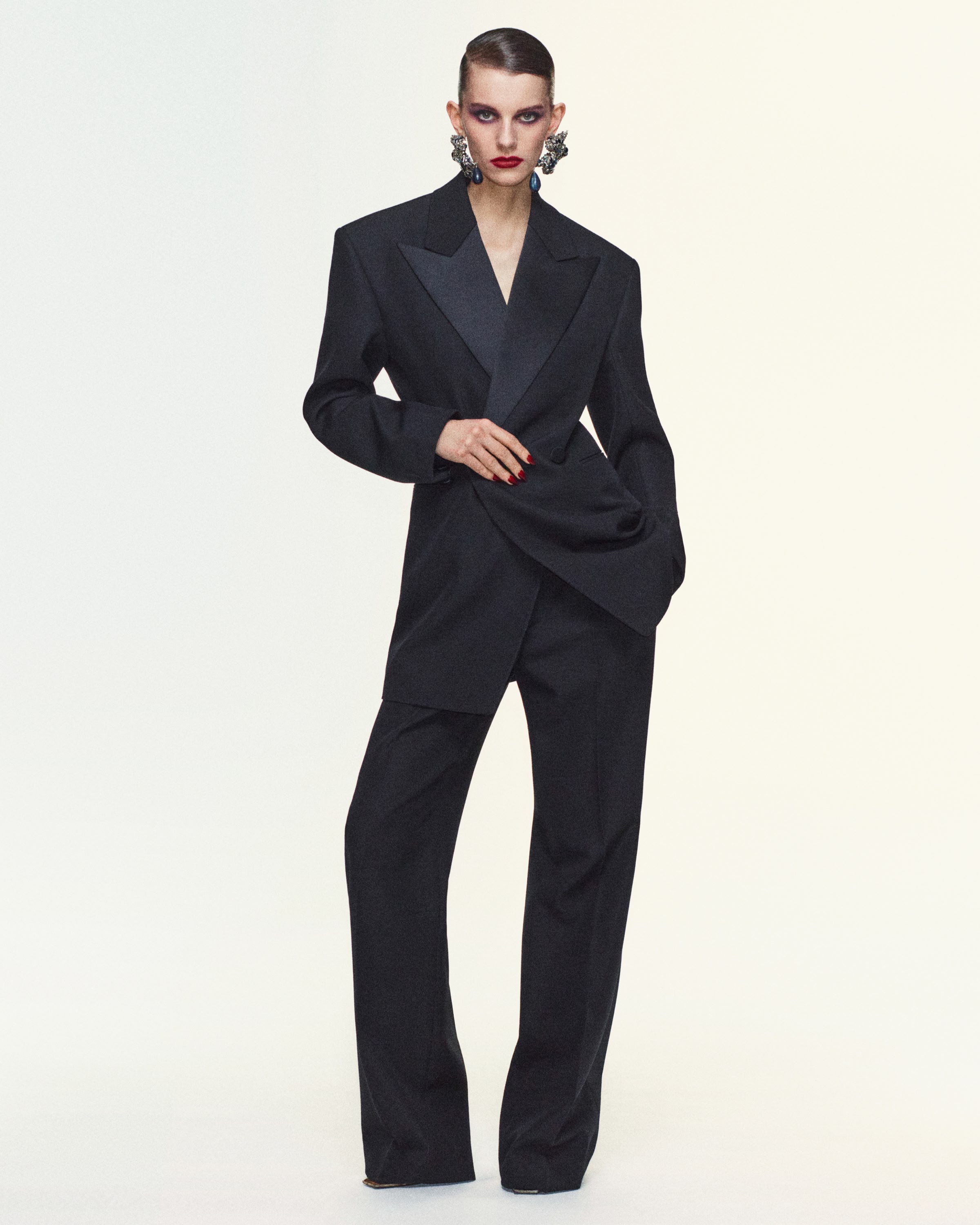 Women WINTER 26 SHOP > Single 12 BLACK SUIT 3