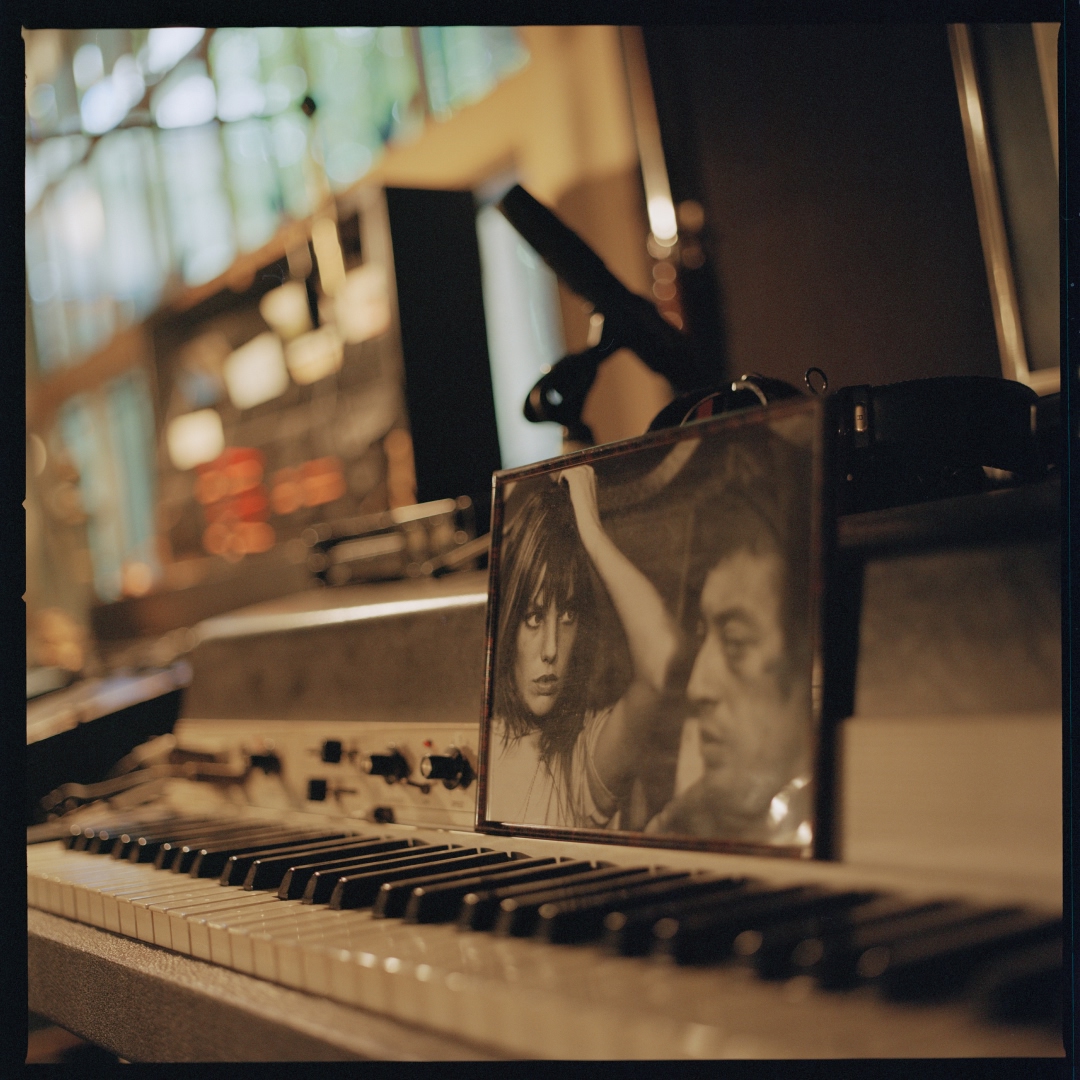 LA MAISON > CHARLOTTE GAINSBOURG 5 BIS EXHIBITION > Double Component > Visual 2