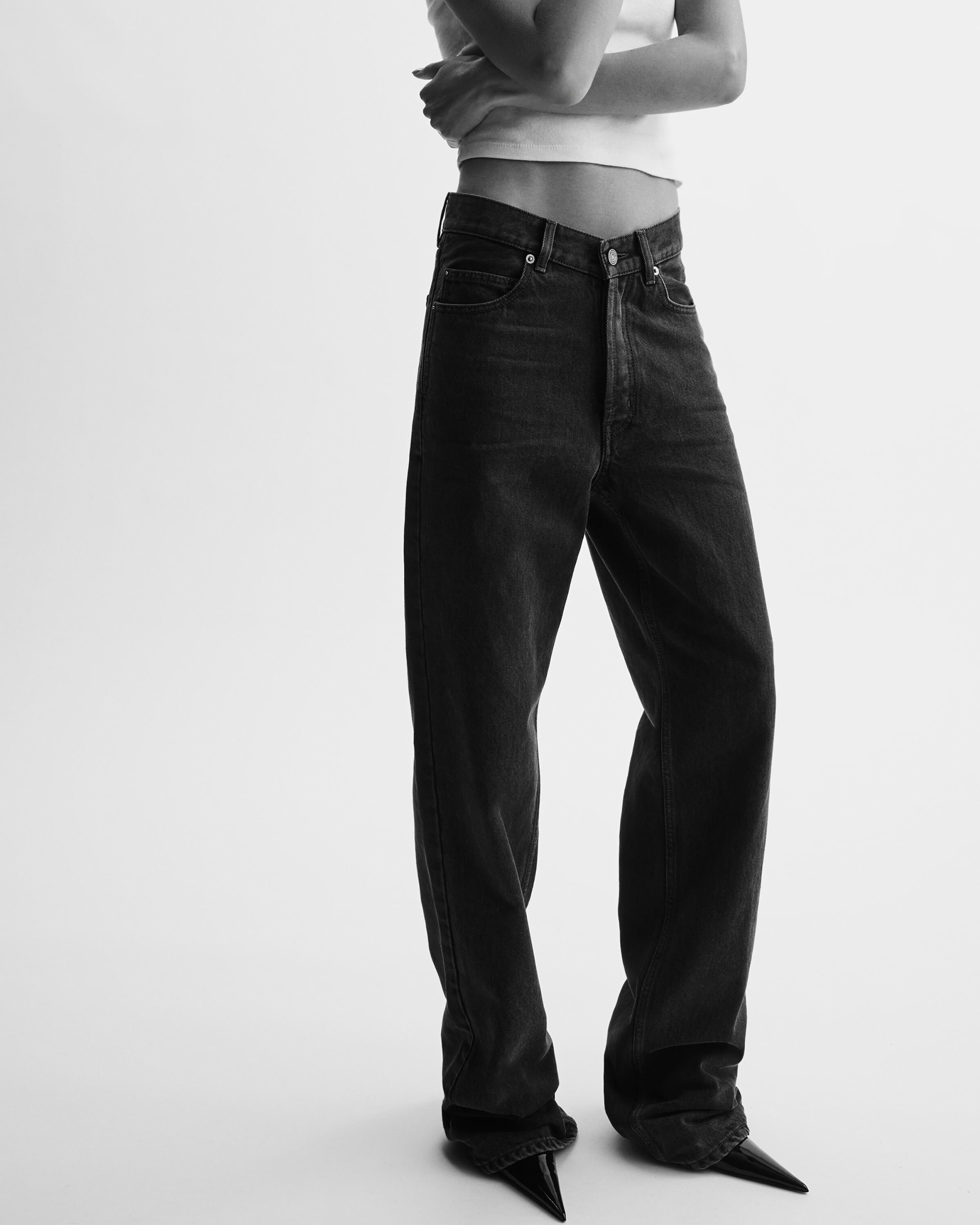 Jeans larghi e lunghi con vita a V in denim francese nero anni ‘90