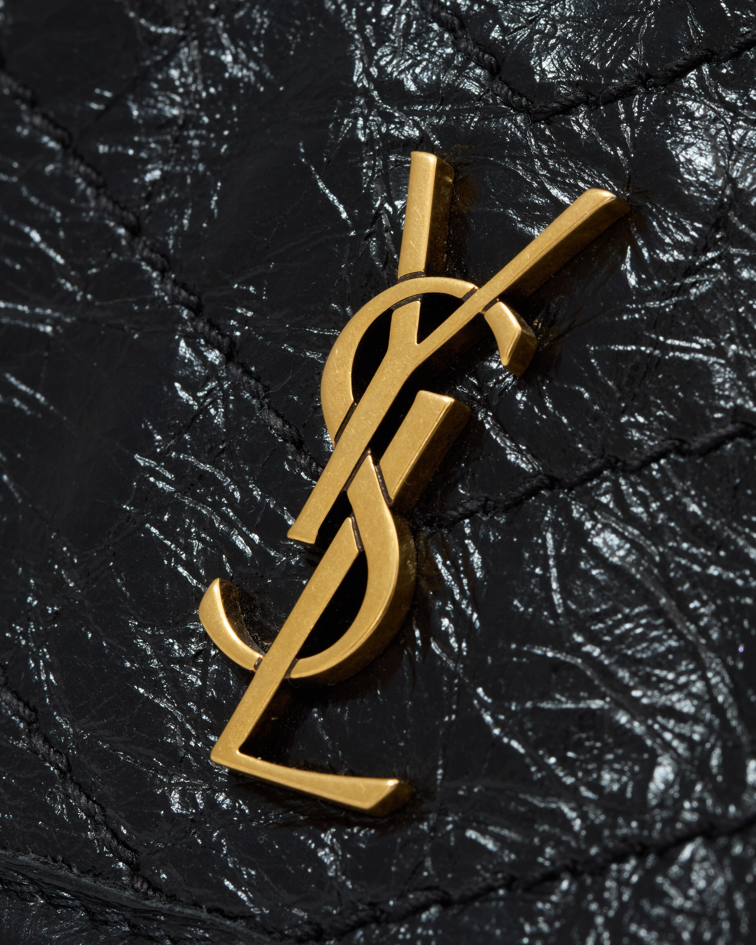 NIKI chain pouch in vintage leather