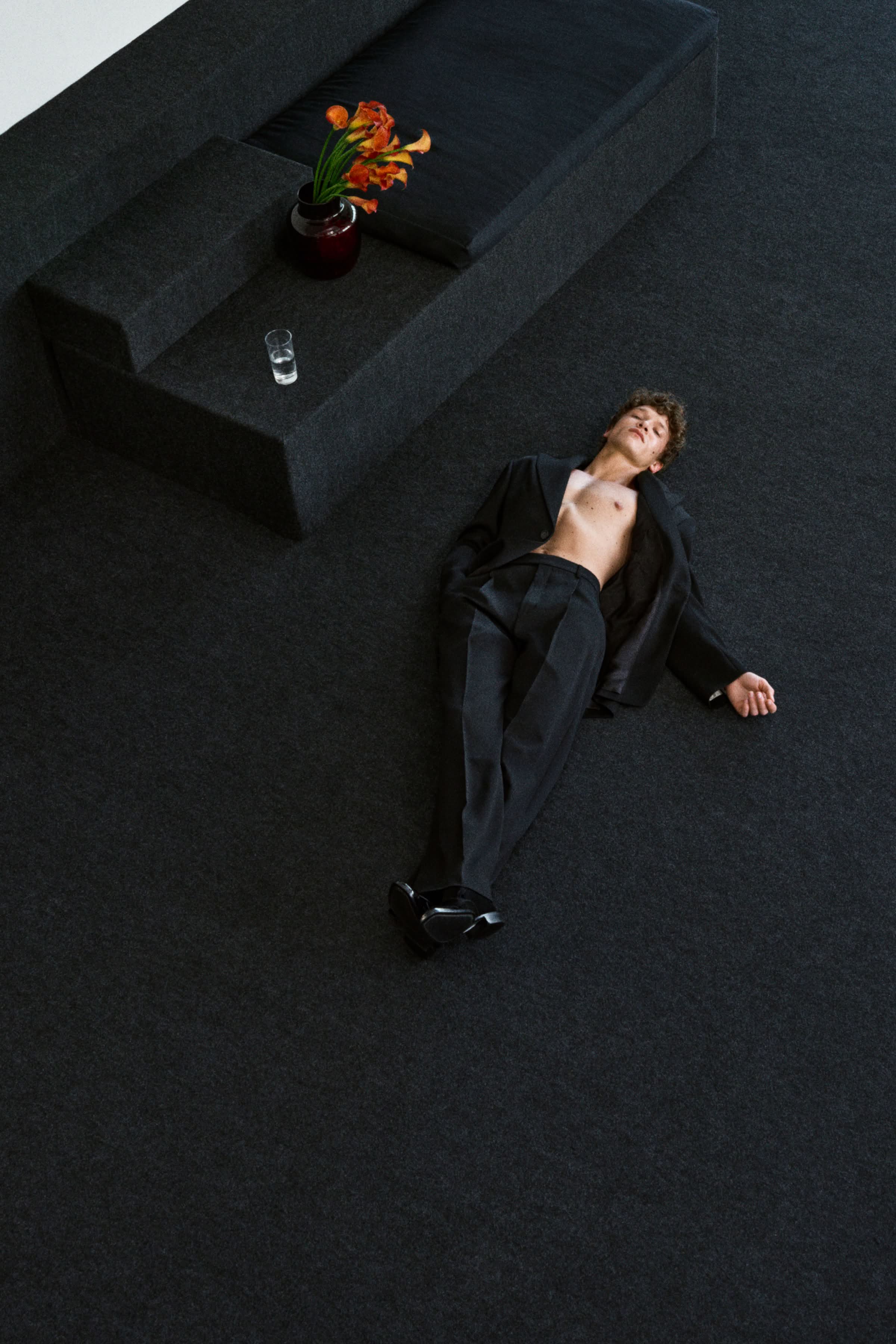 WM FALL26 Campaign PT2 > Single CONNOR ON THE FLOOR