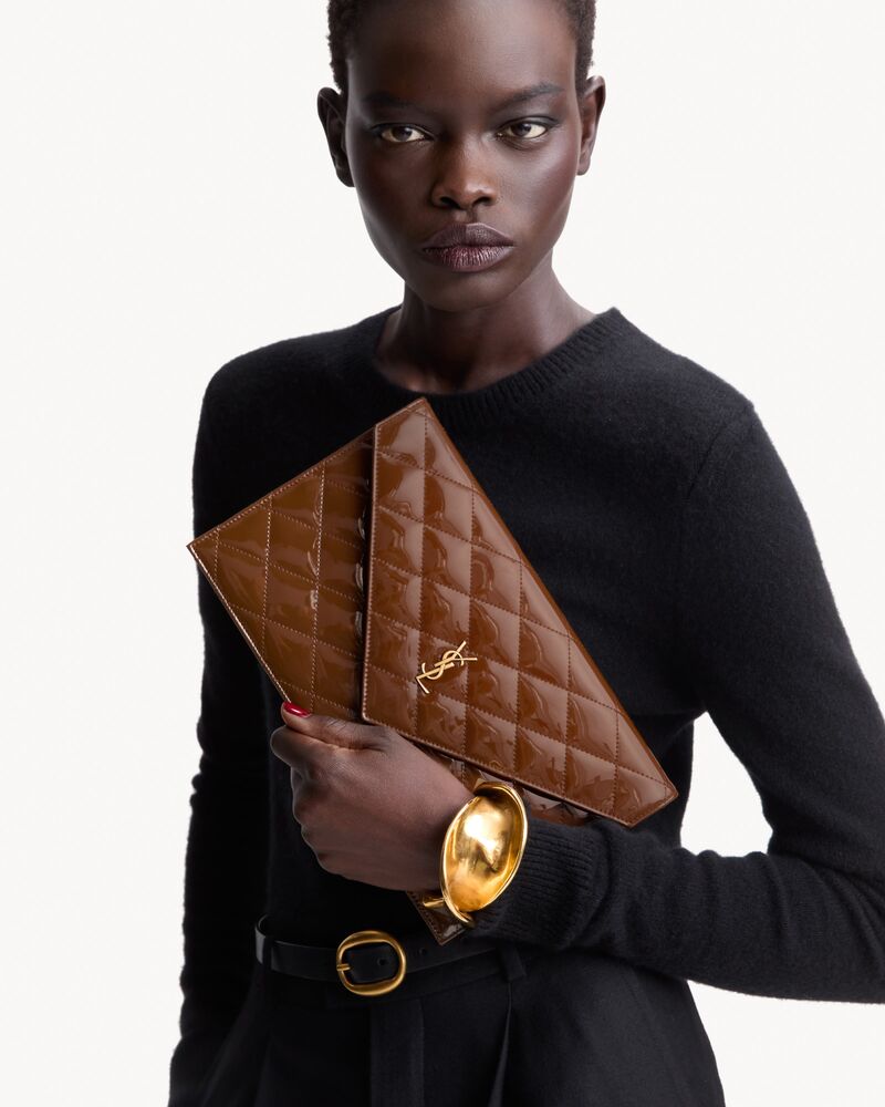 PARIS pouch in patent leather