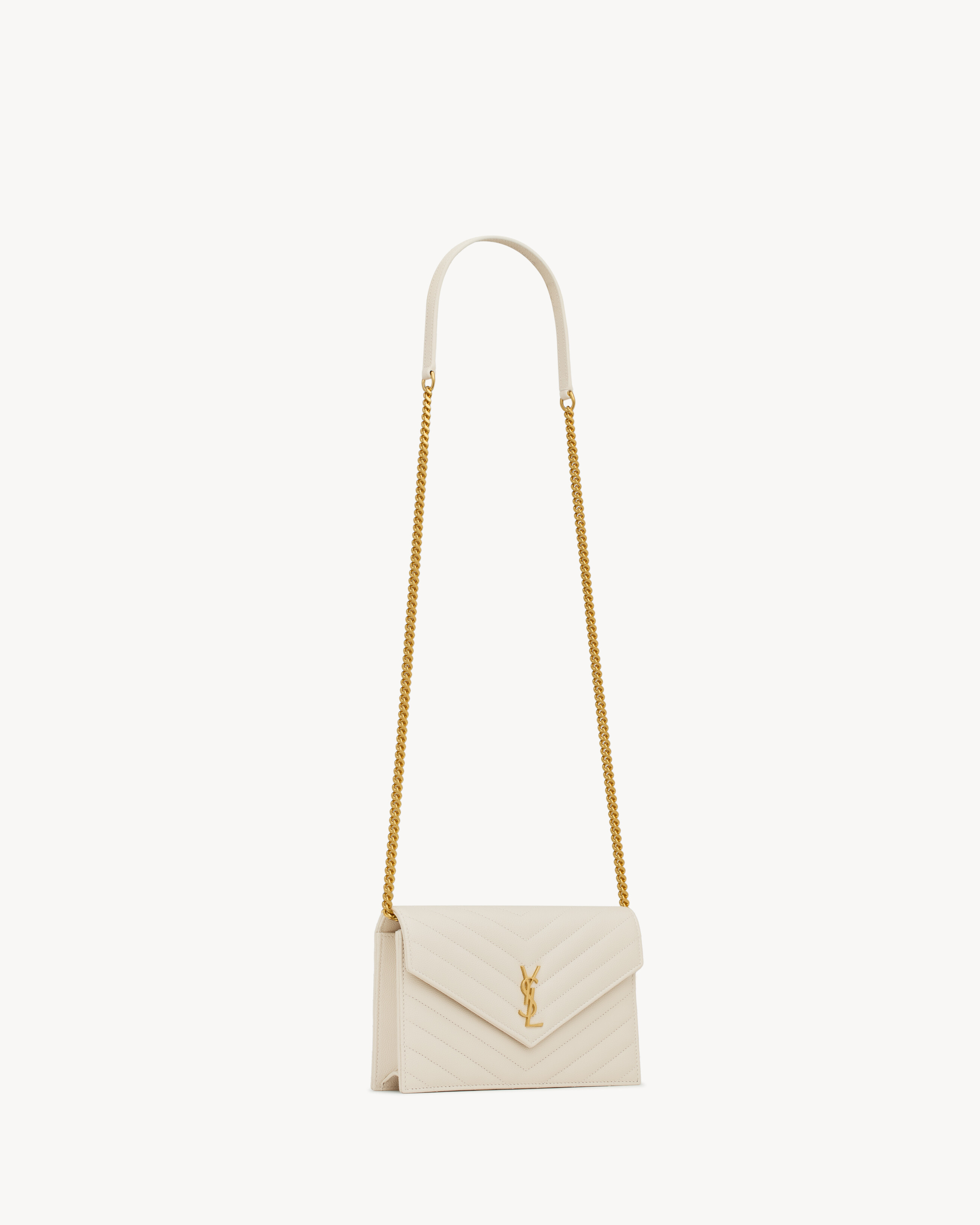 CASSANDRE ENVELOPE CHAIN WALLET IN GRAIN DE POUDRE LEATHER