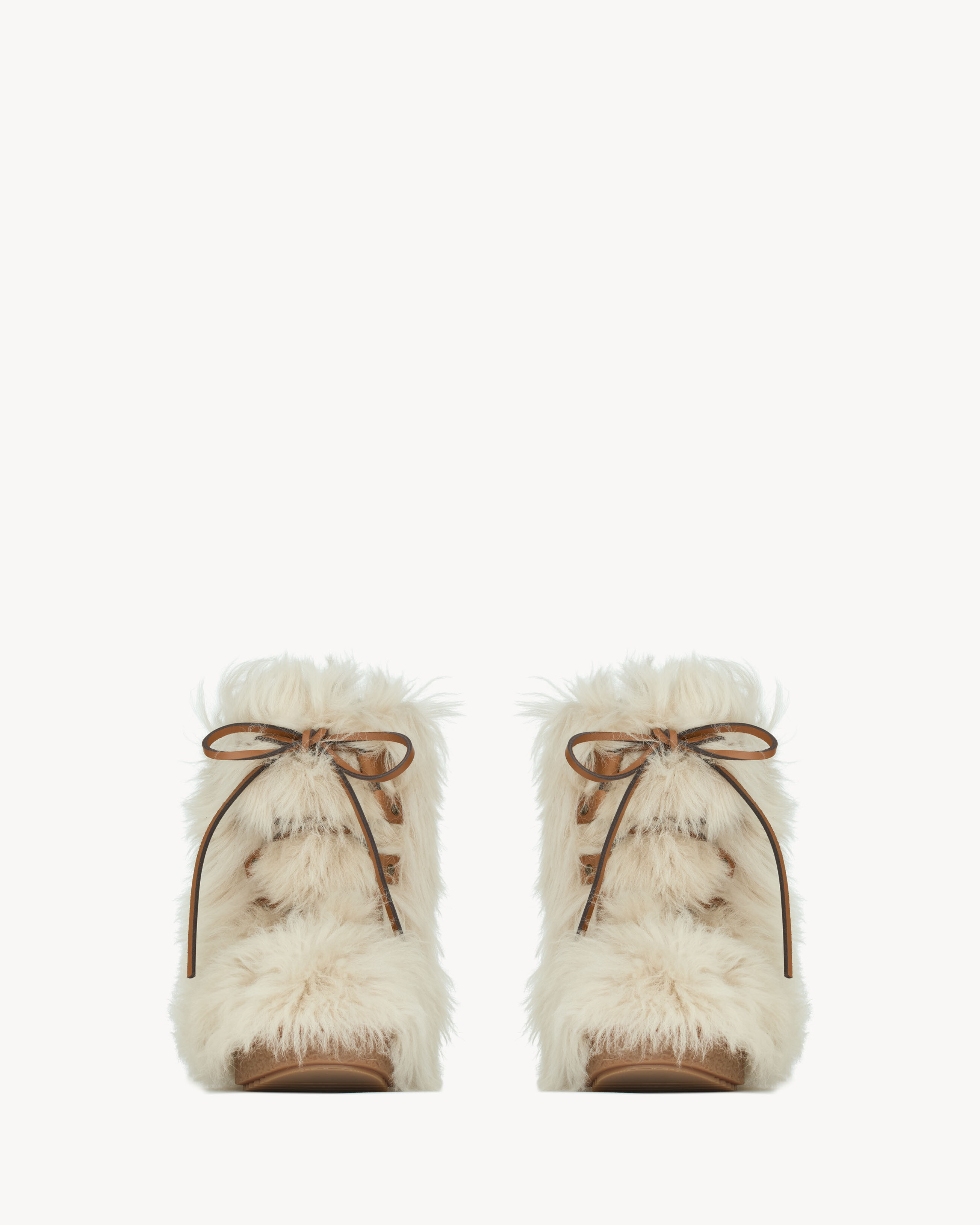 SNOW BOOTS IN SHEARLING