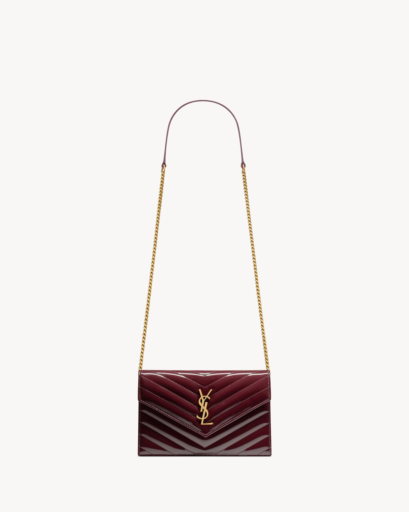 CASSANDRE envelope chain wallet in patent leather — 8576050UFU76413