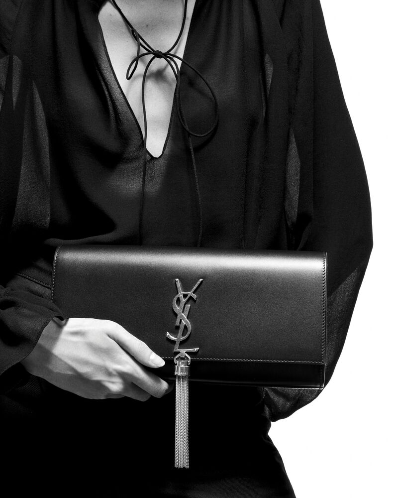 kate clutch in grain de poudre embossed leather