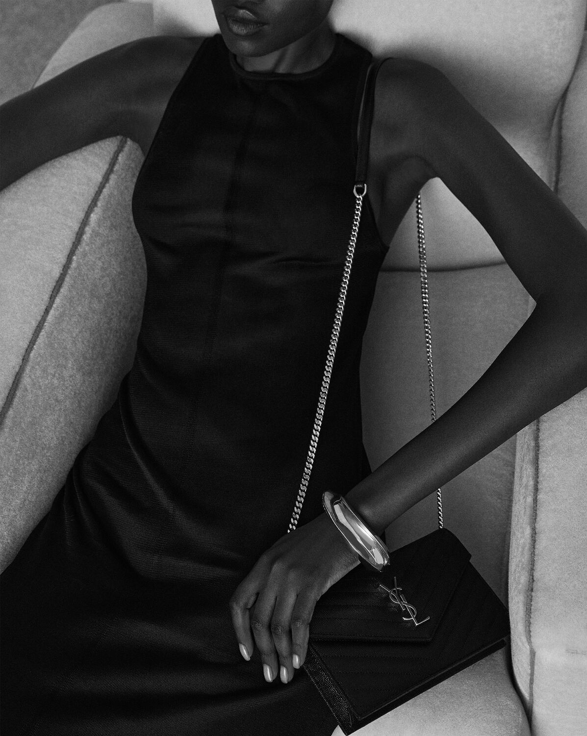 생로랑 그랭 드 푸드르 가죽 카산드라 엔벨롭 체인 지갑 742920BOW019207