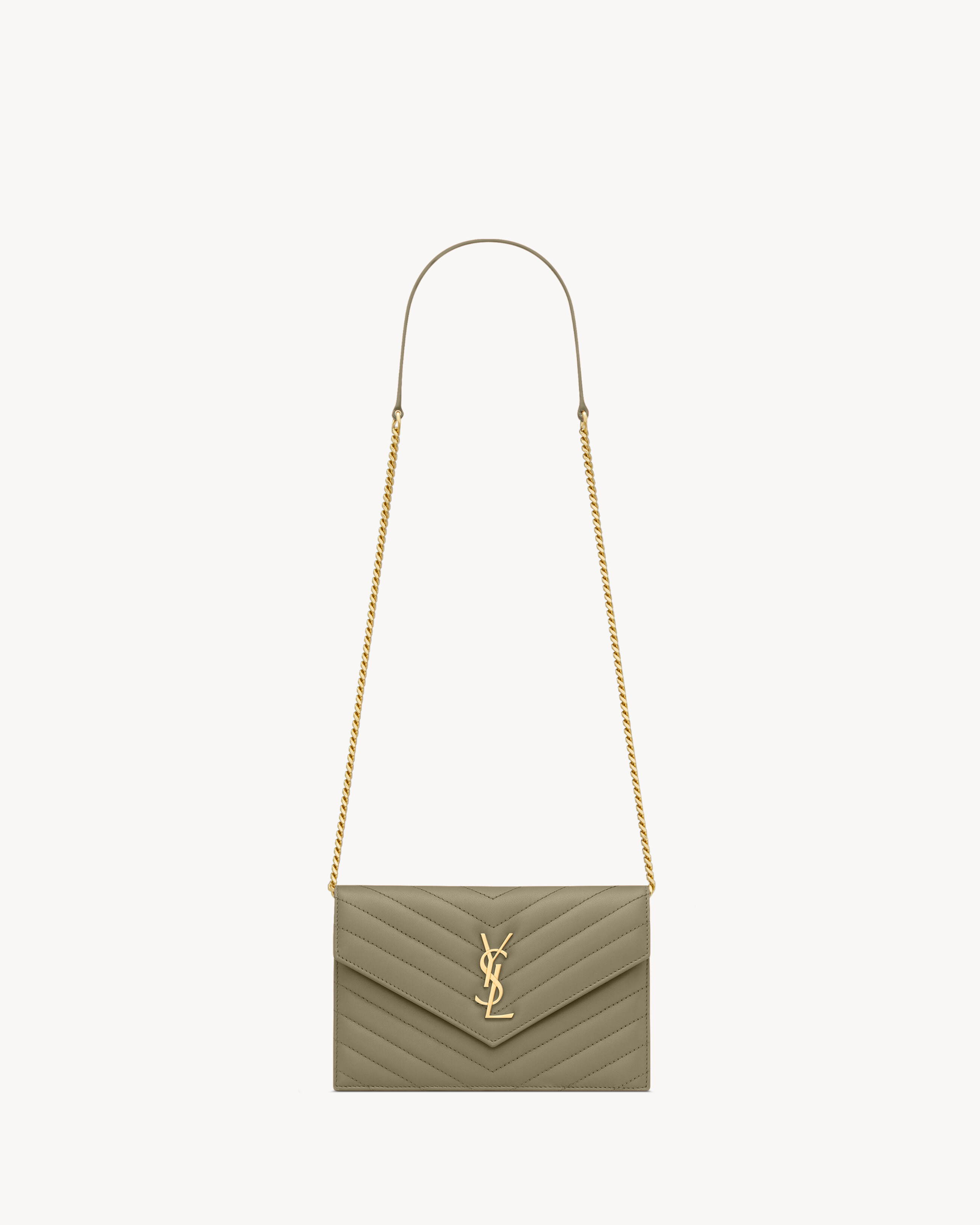 CASSANDRE ENVELOPE CHAIN WALLET EN CUIR D'AGNEAU