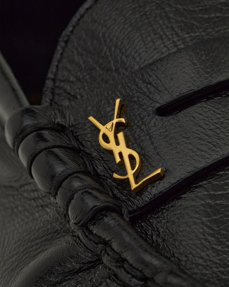 LE LOAFER supple in shiny leather