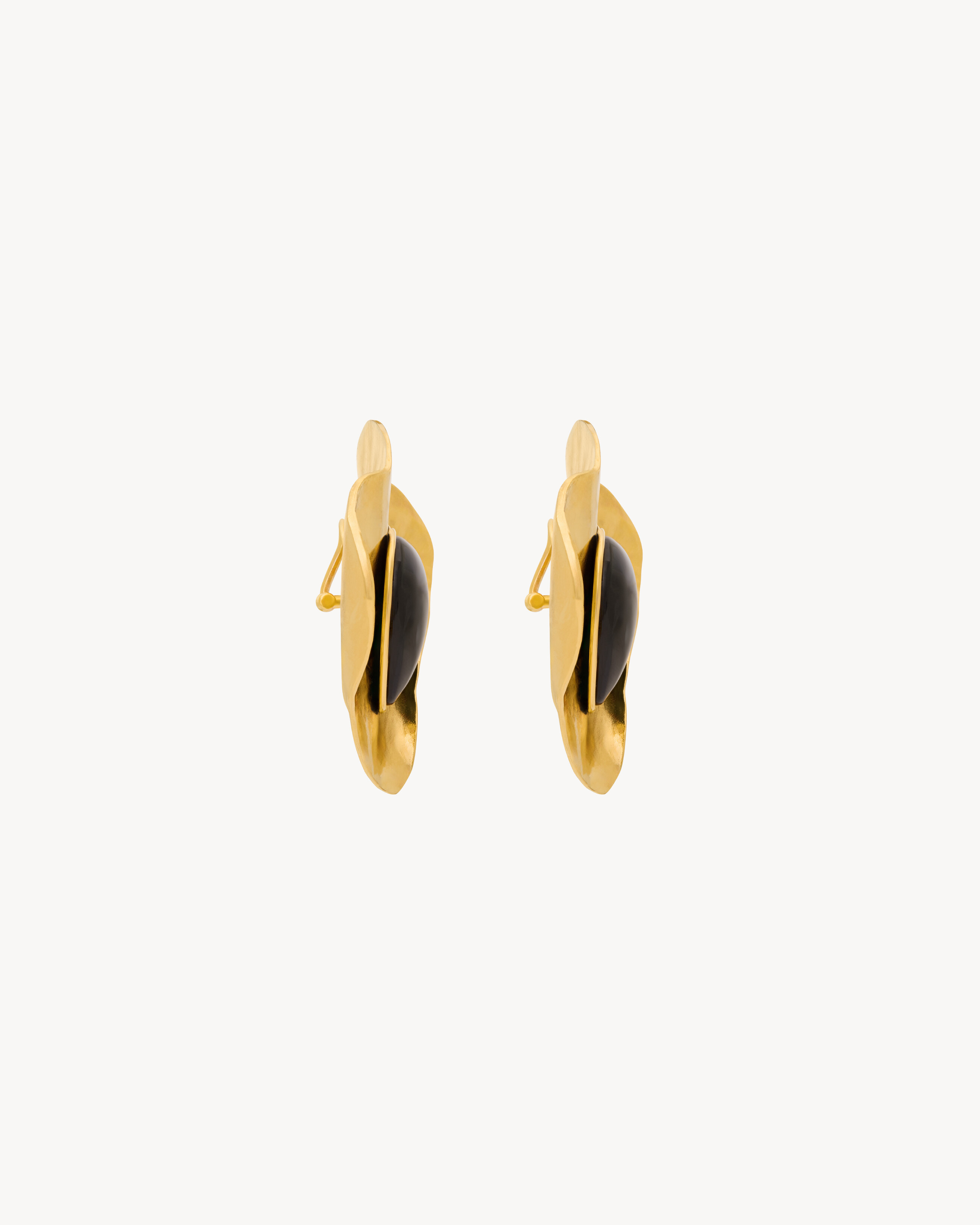 Boucles d’oreilles pétales en résine et métal