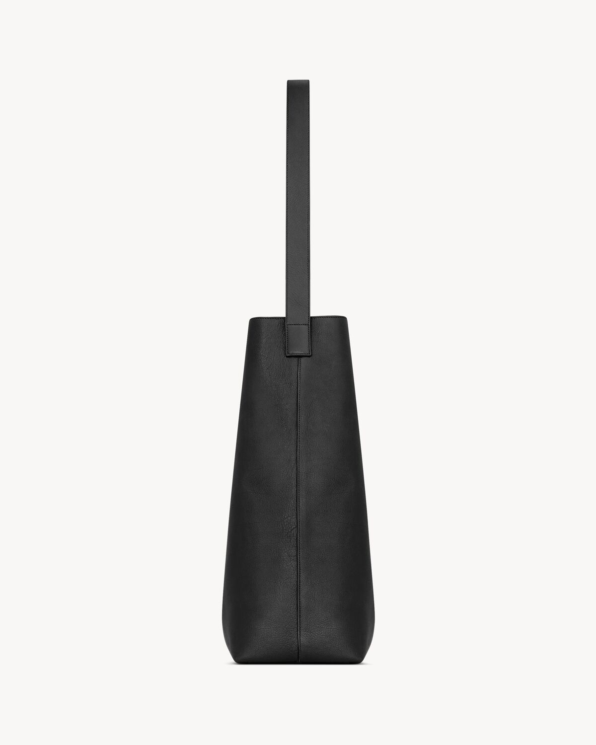 bold hobo bag in leather