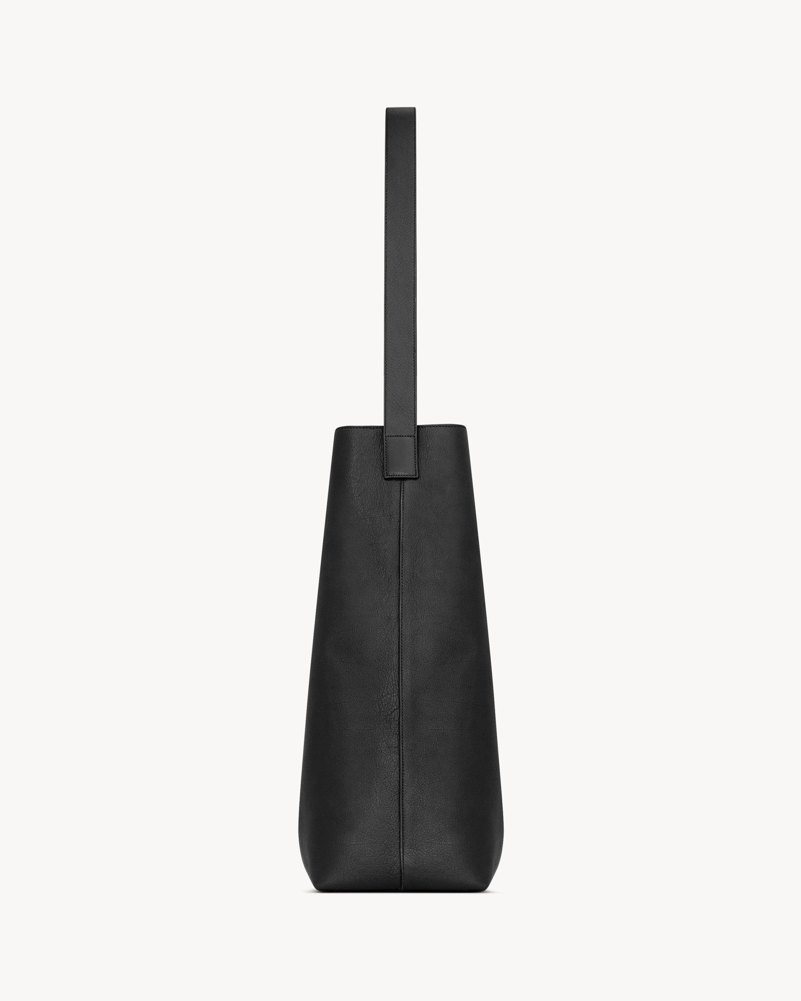 BOLD hobo bag in leather