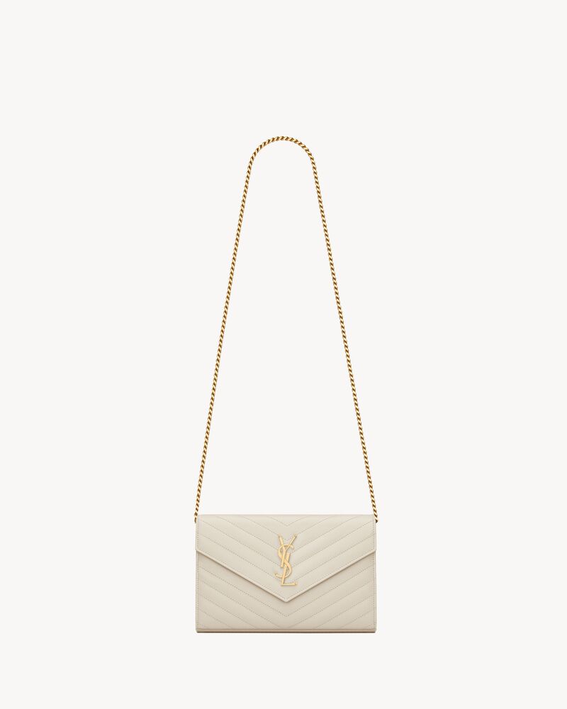 Cartera clásica con cadena Cassandre de piel efecto grain de poudre