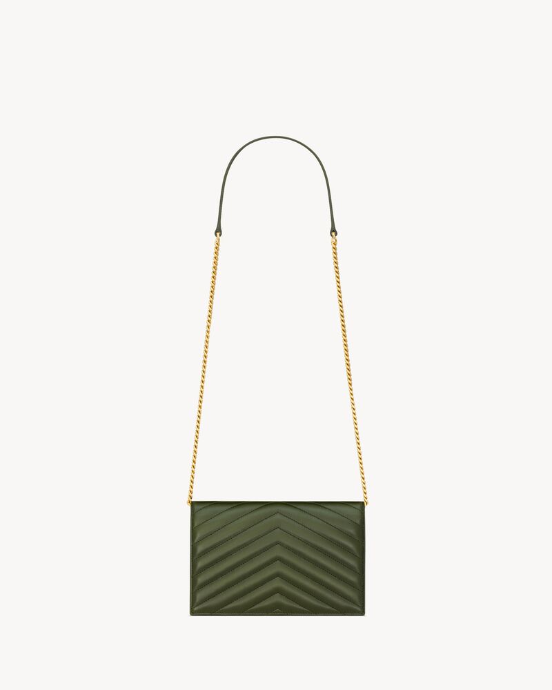 CASSANDRE Envelope-Portemonnaie aus Lammleder mit Kette