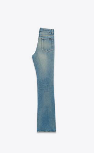 jeans im 70er-stil aus mittelblauem denim mit ausgestelltem bein