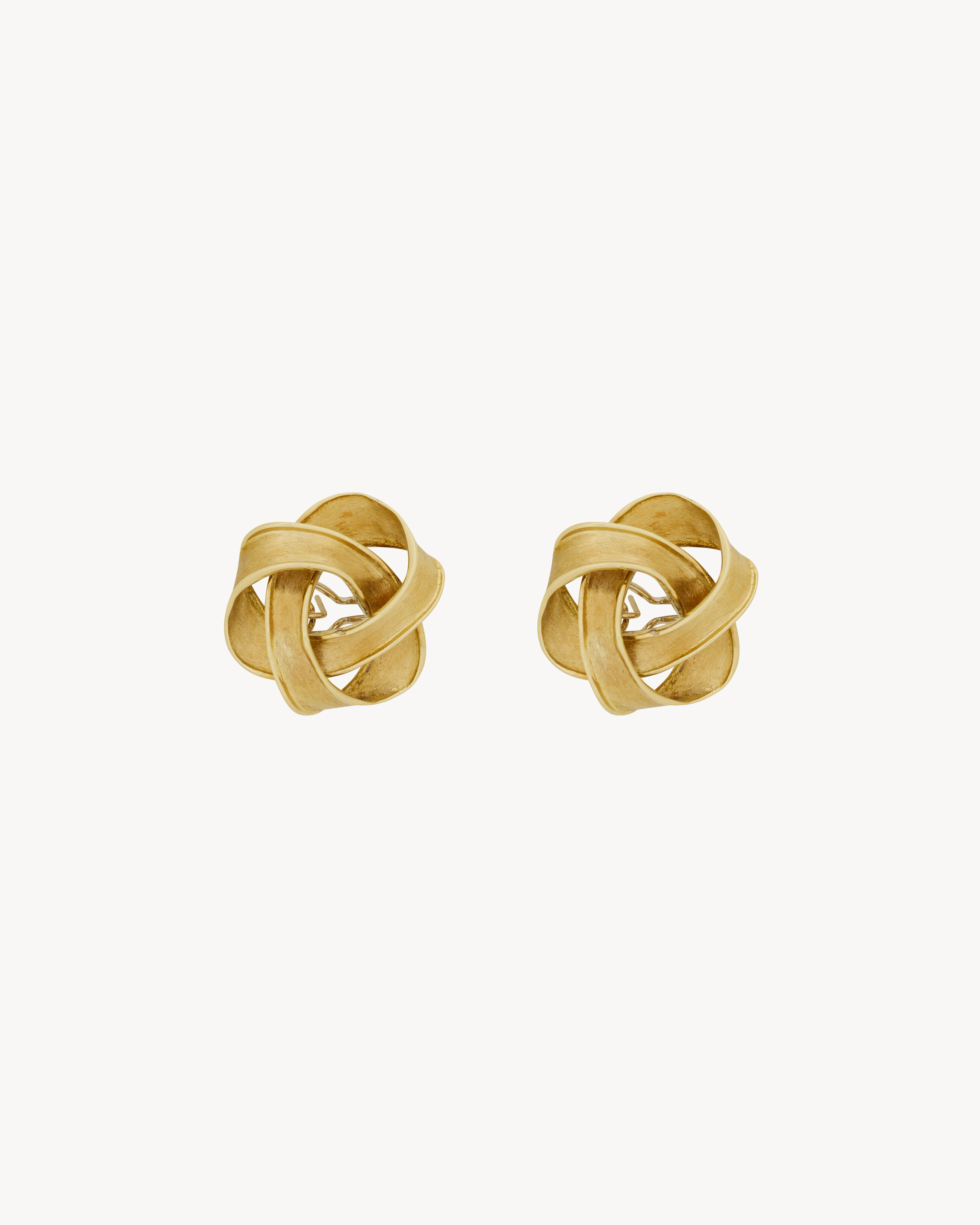 Vintage earrings in yellow gold