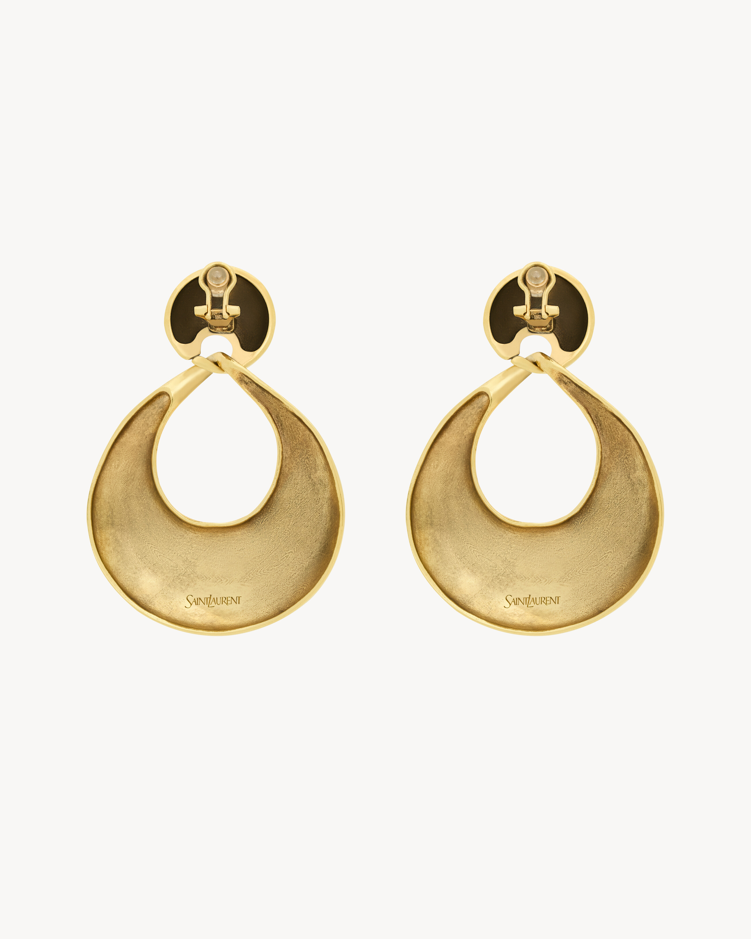 Pendientes en forma de aldaba de metal