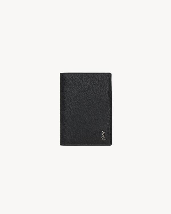 TINY CASSANDRE passport case in grained leather