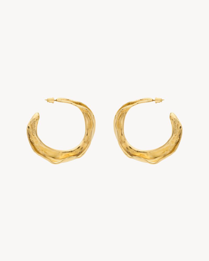 Brincos de argola de folhas torcidas em metal