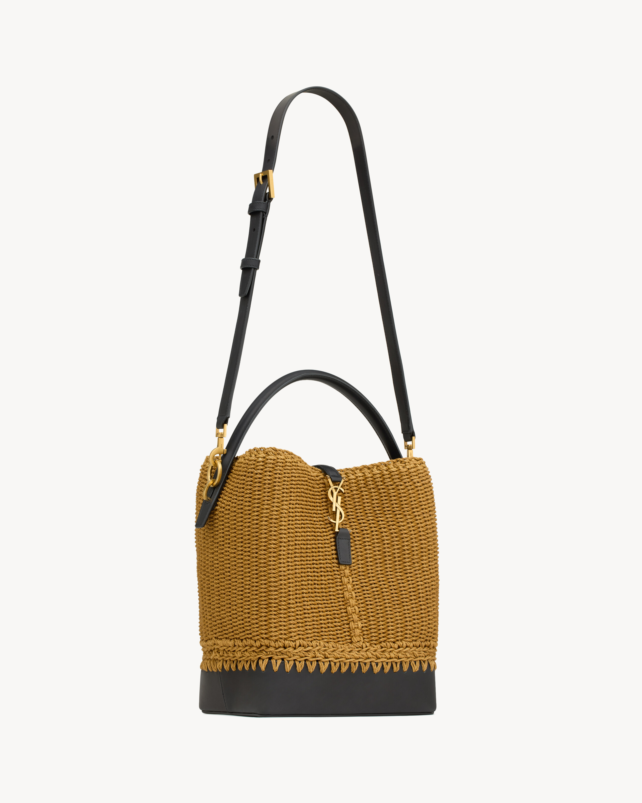 LE 37 in rope and leather