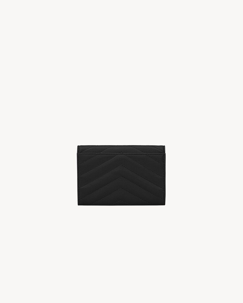 CASSANDRE MATELASSÉ small envelope wallet de piel repujada grain de poudre