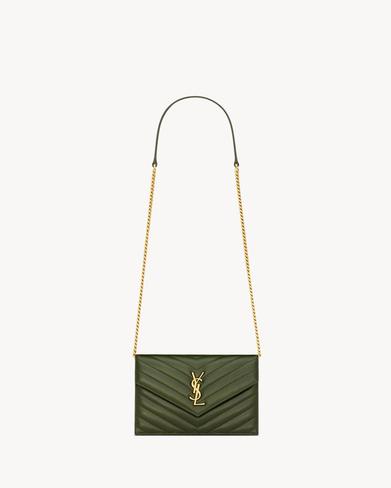 CASSANDRE Envelope-Portemonnaie aus Lammleder mit Kette