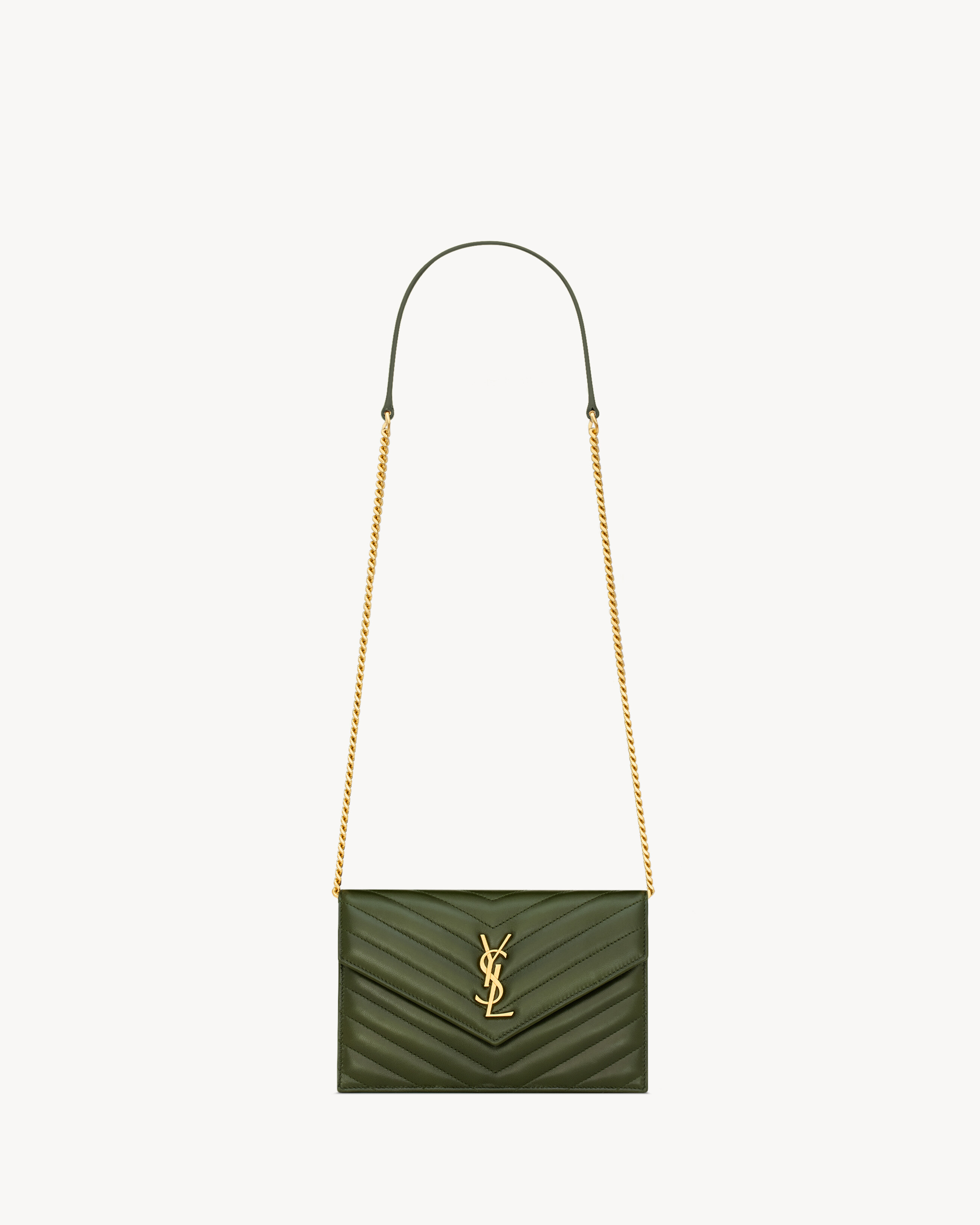 CASSANDRE Envelope-Portemonnaie aus Lammleder mit Kette