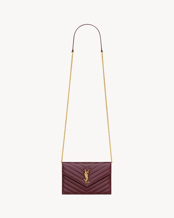 CASSANDRE ENVELOPE CHAIN WALLET EN CUIR D'AGNEAU