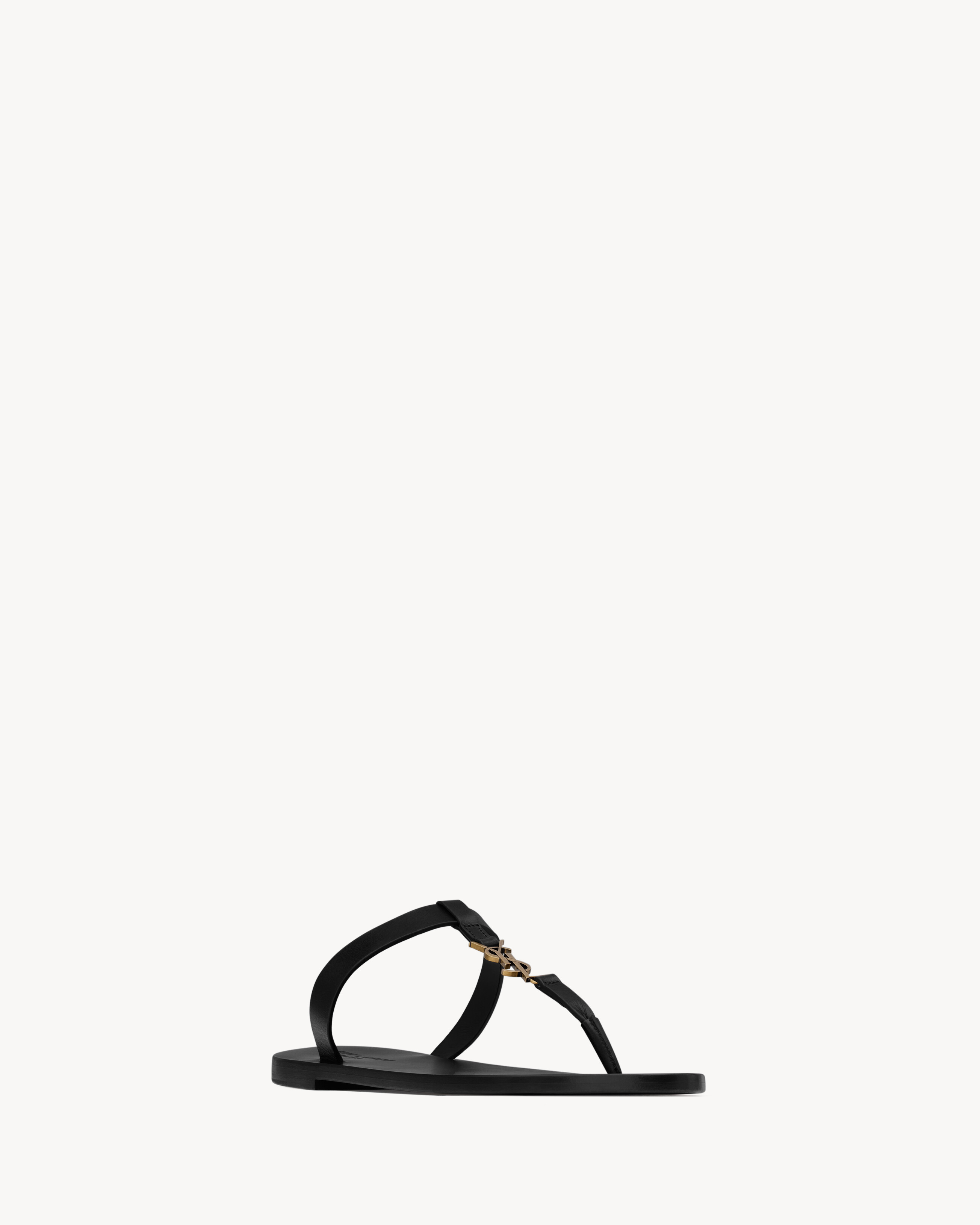 CASSANDRE slides in smooth leather