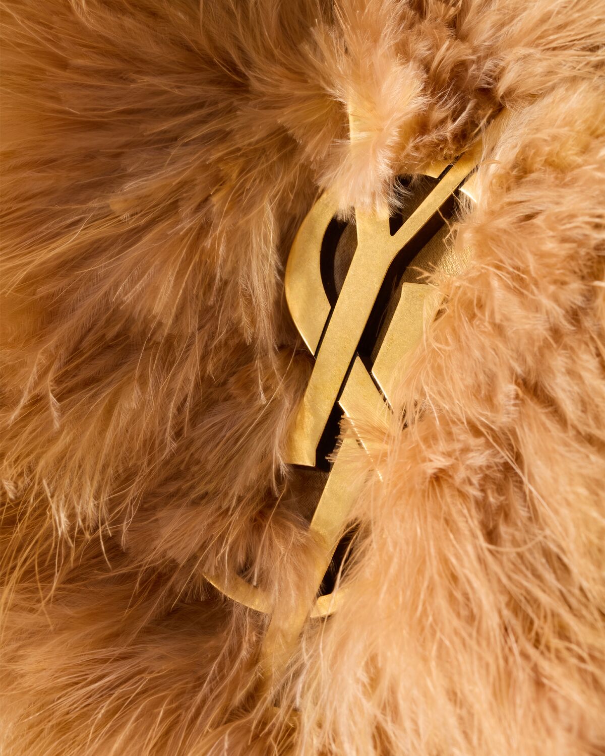 생로랑 깃털 소재의 오버사이즈 니키 숄더백 801627FAD0F6933