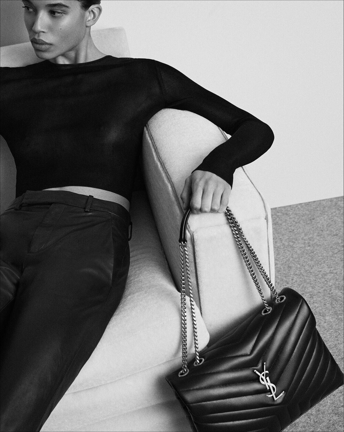 생로랑 퀼티드 가죽 소재의 LOULOU 미디엄 숄더백 574946DV7271000