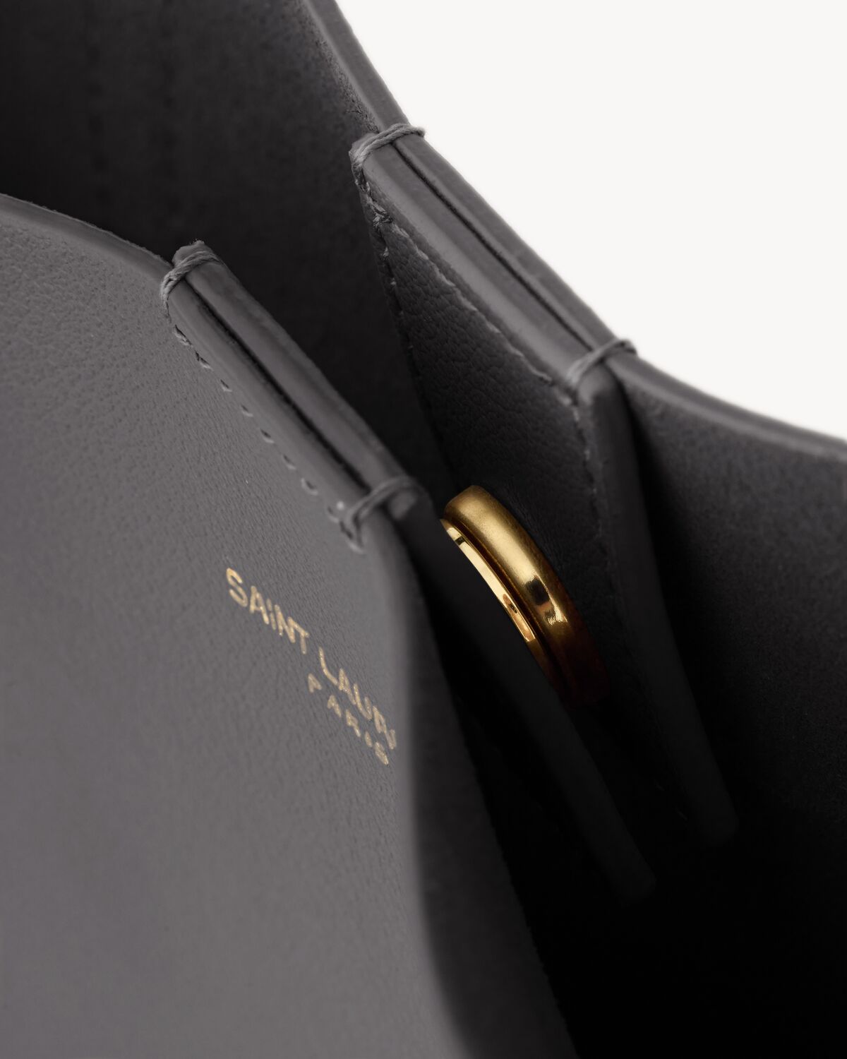 생로랑 가죽 소재의 쇼핑 숄더백 600306CSV0J1112