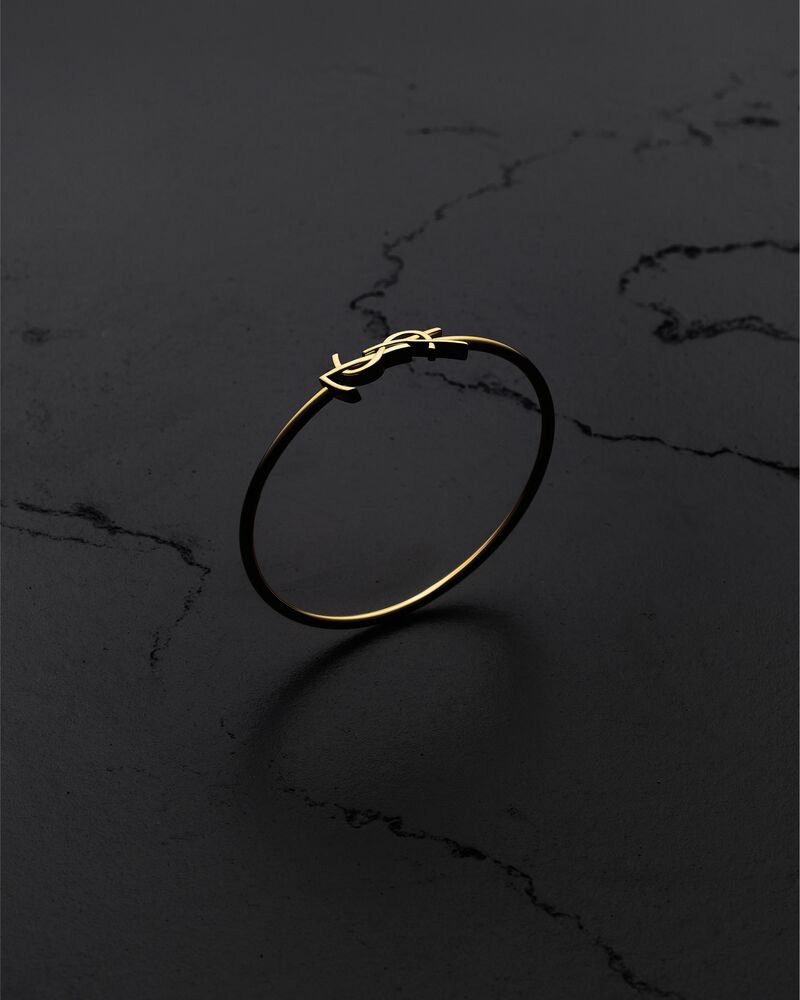 CASSANDRE hinged bangle in 18K yellow gold